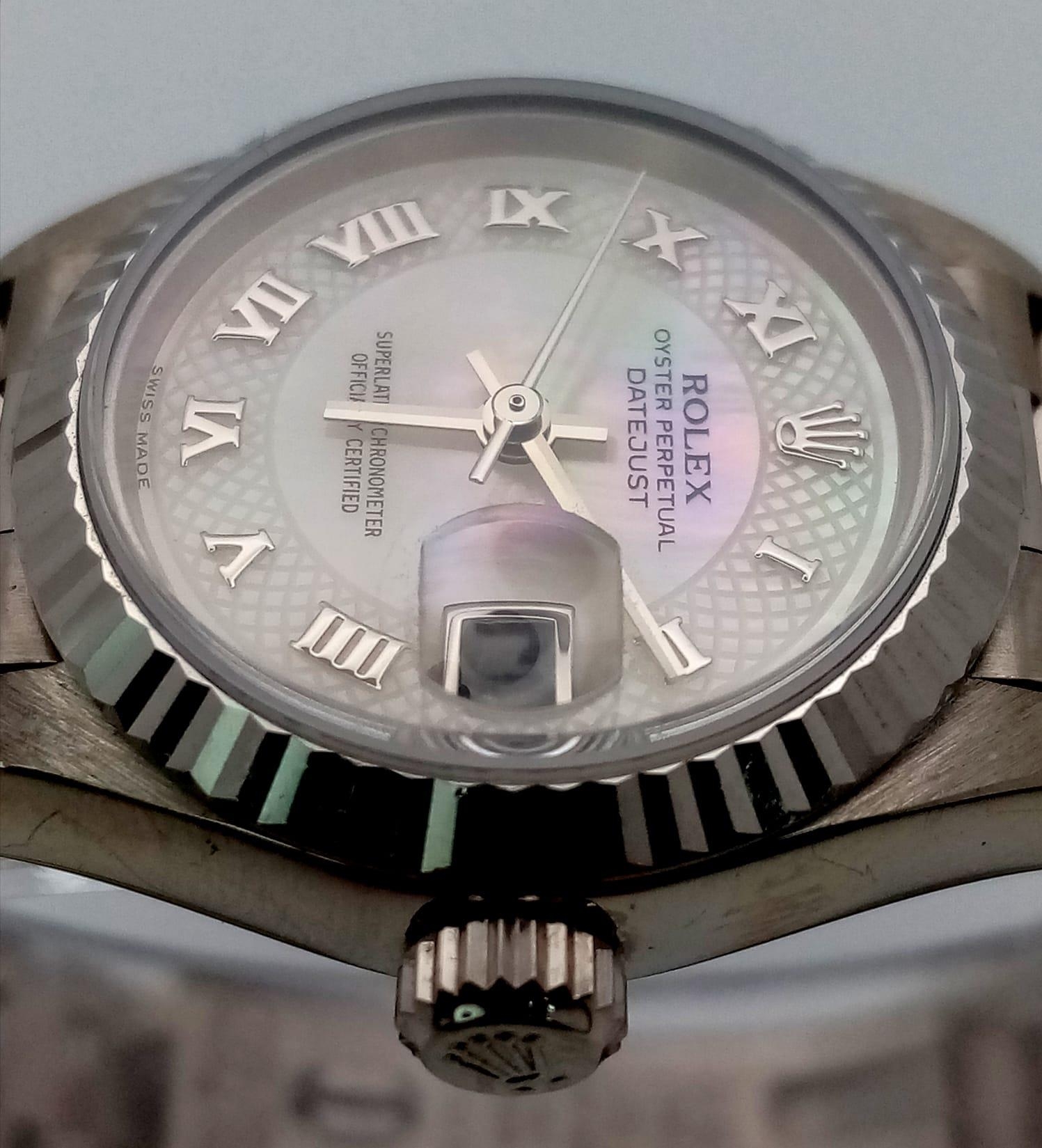 A LADIES ROLEX 18K WHITE GOLD OYSTER PERPETUAL DATEJUST WITH UNUSUAL PATTERNED DIAL , ROMAN NUMERALS - Image 4 of 9