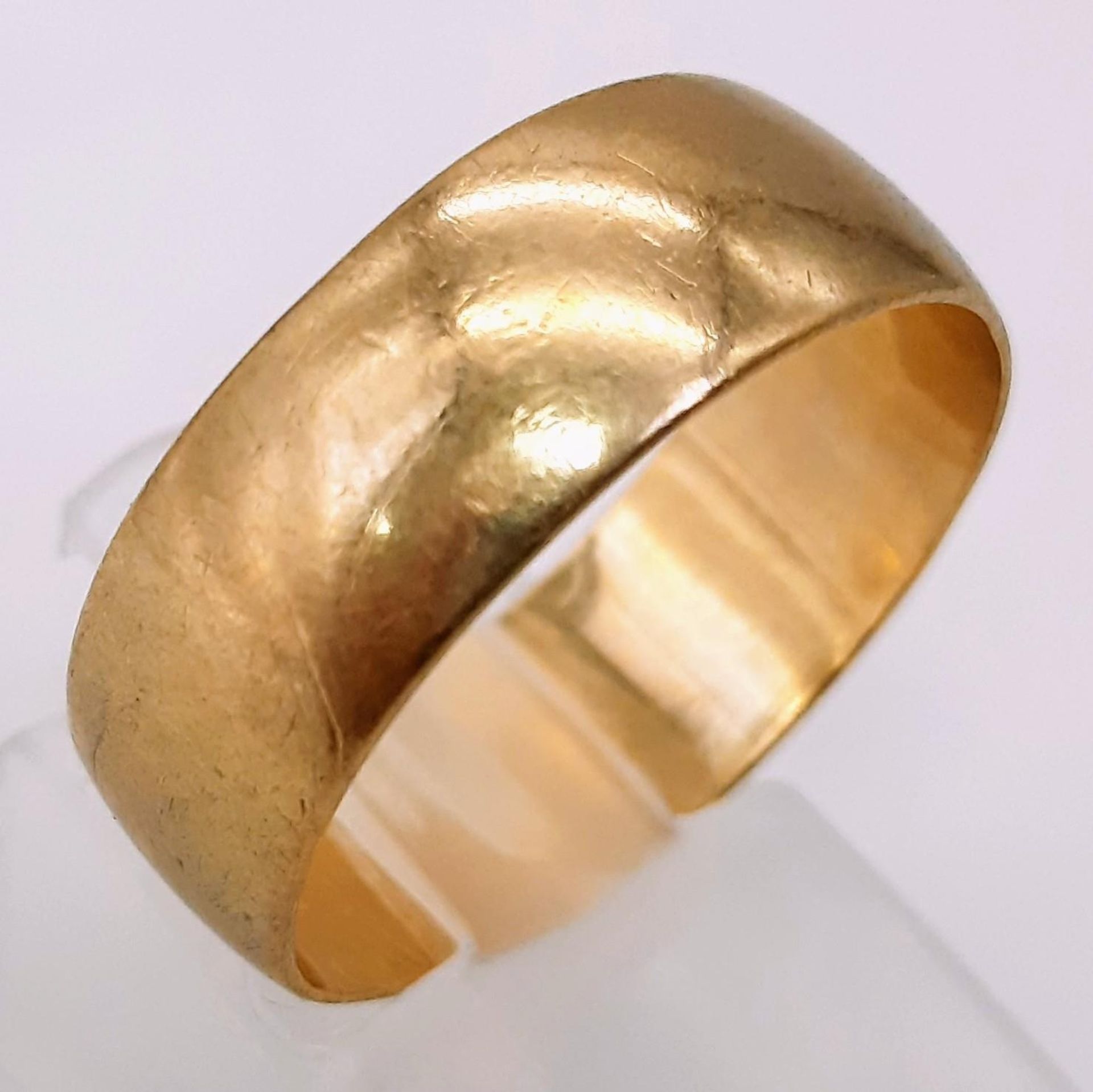 A Vintage 9K Yellow Gold Band Ring. Size R. 3.51g weight.