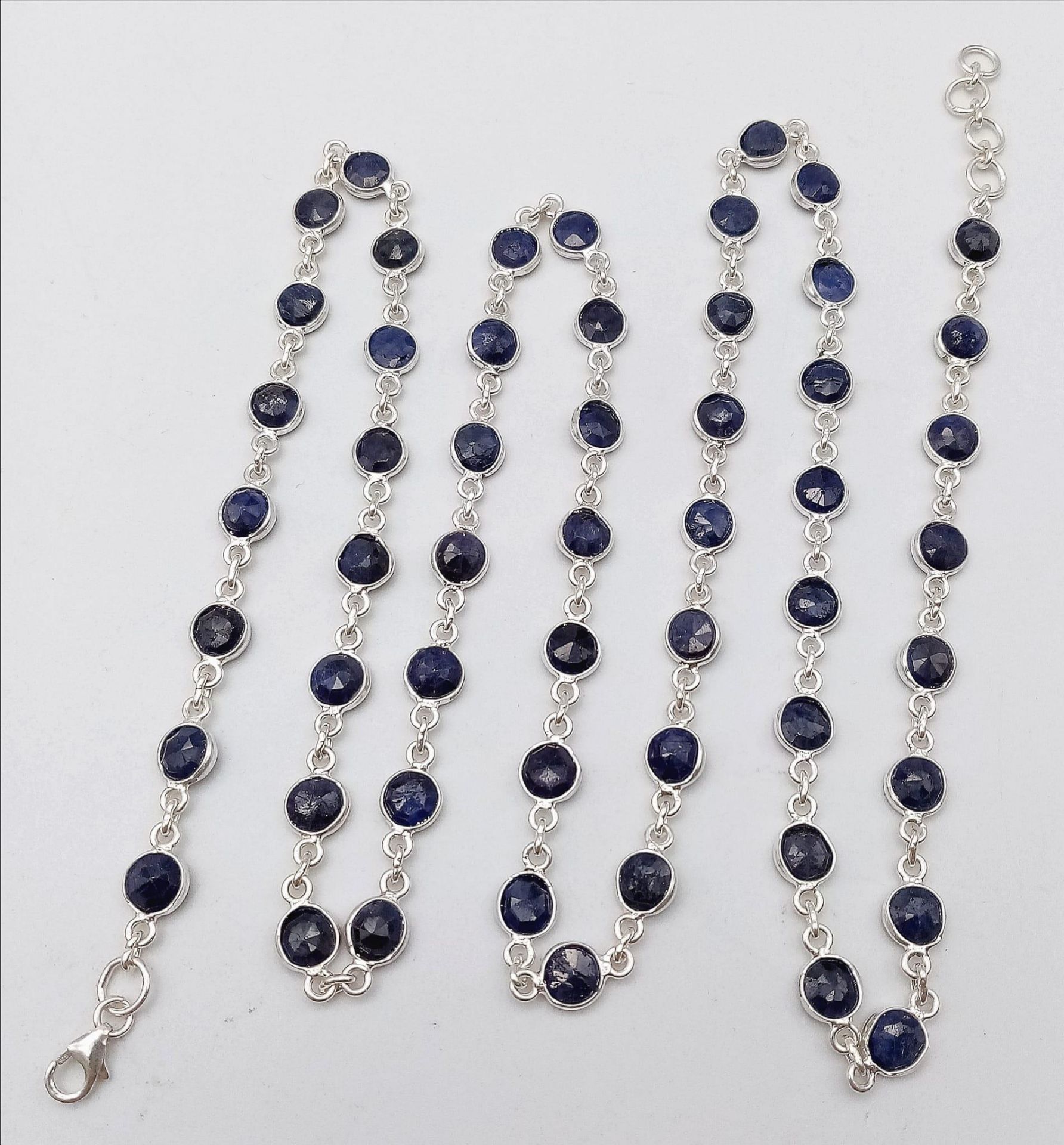 A Round Cut Blue Sapphire Gemstone Chain Necklace set in 925 Silver. 74cm length. 23.6g weight. Ref: - Bild 2 aus 11