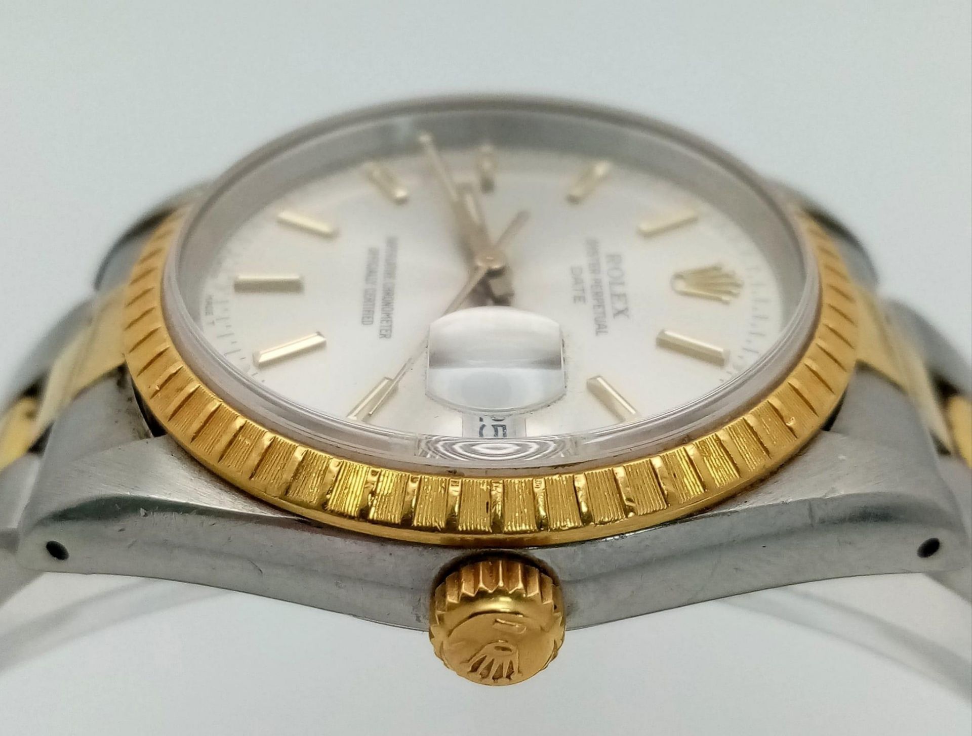 THE CLASSIC ROLEX OYSTER PERPETUAL DATE AUTOMATIC BI-METAL GENTS WATCH WITH TASTEFUL SILVERTONE DIAL - Image 6 of 19