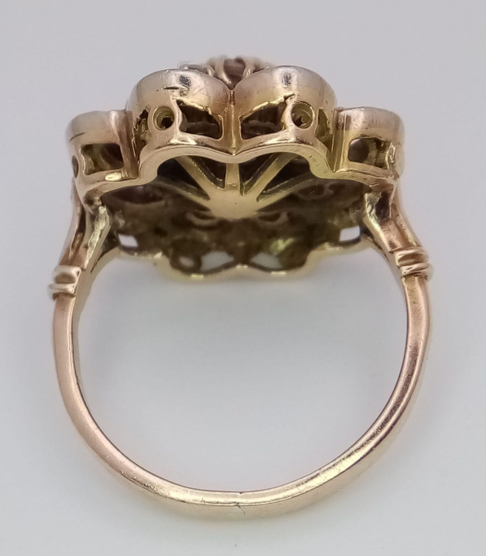 An antique, 14 K yellow gold ring with a fancy cluster of old cut diamonds, ring size: K1/2, weight; - Bild 3 aus 4
