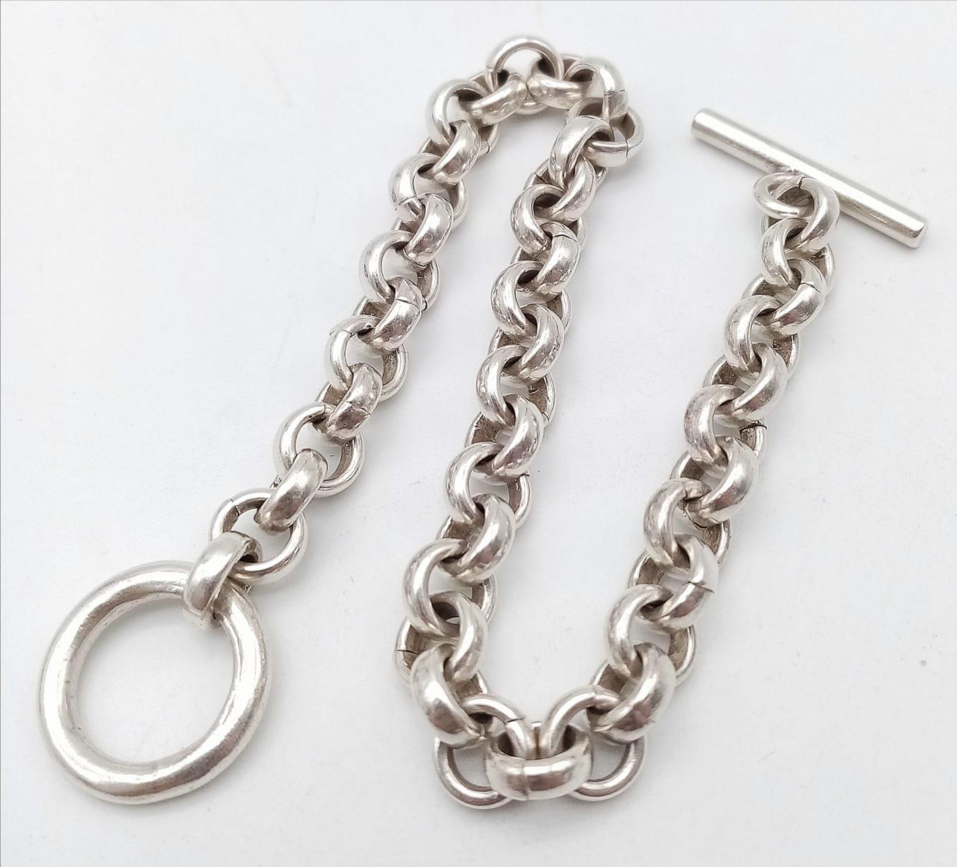 A hallmarked Sterling Silver T-Clasp Bracelet. Weight: 27.26g