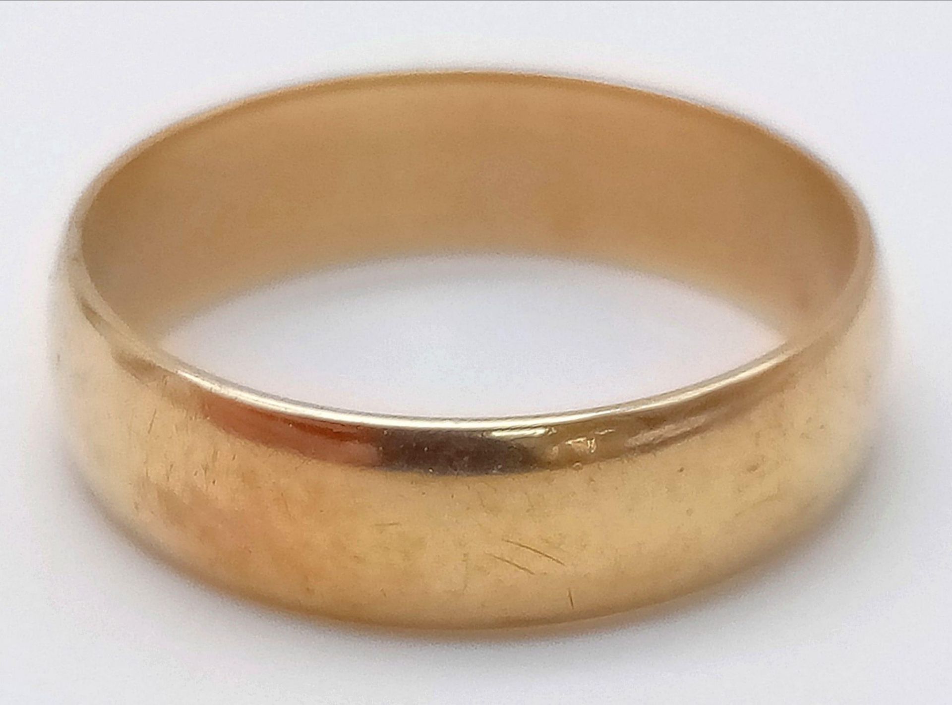 A 9K Yellow Gold Vintage Band Ring. Full UK hallmarks. Size Y. 5.12g weight. 6mm width. - Image 5 of 7