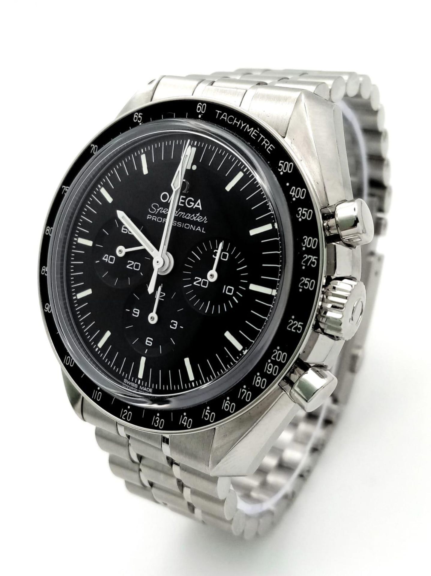 An Omega Speedmaster Moonwatch Chronograph Gents Watch. Stainless steel bracelet and case - 42mm.