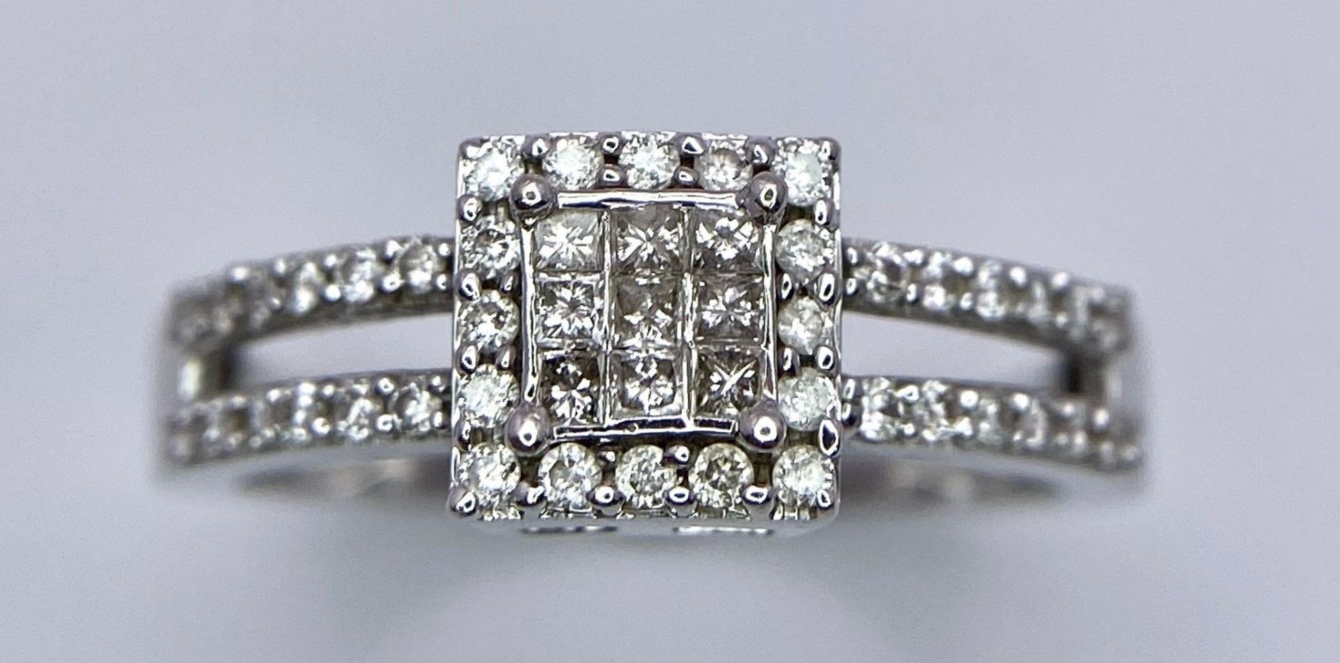 18K WHITE GOLD DIAMOND RING, 0.33CT. WEIGHT: 3.9G SIZE L SC 5028 - Image 2 of 4