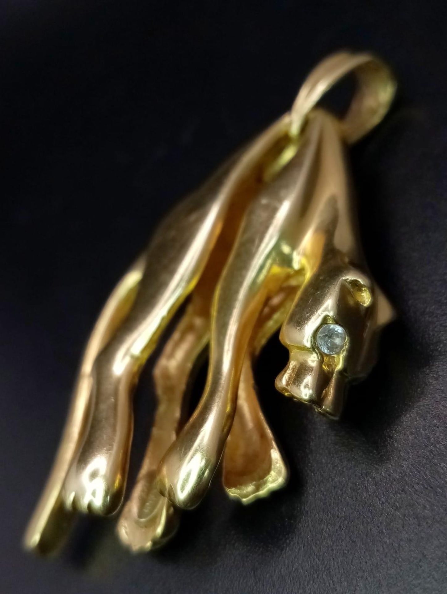 A 14K Yellow Gold Panther Pendant with Diamond Eyes. Ready to pounce - 3cm x 4cm. 17.58g total - Image 3 of 7