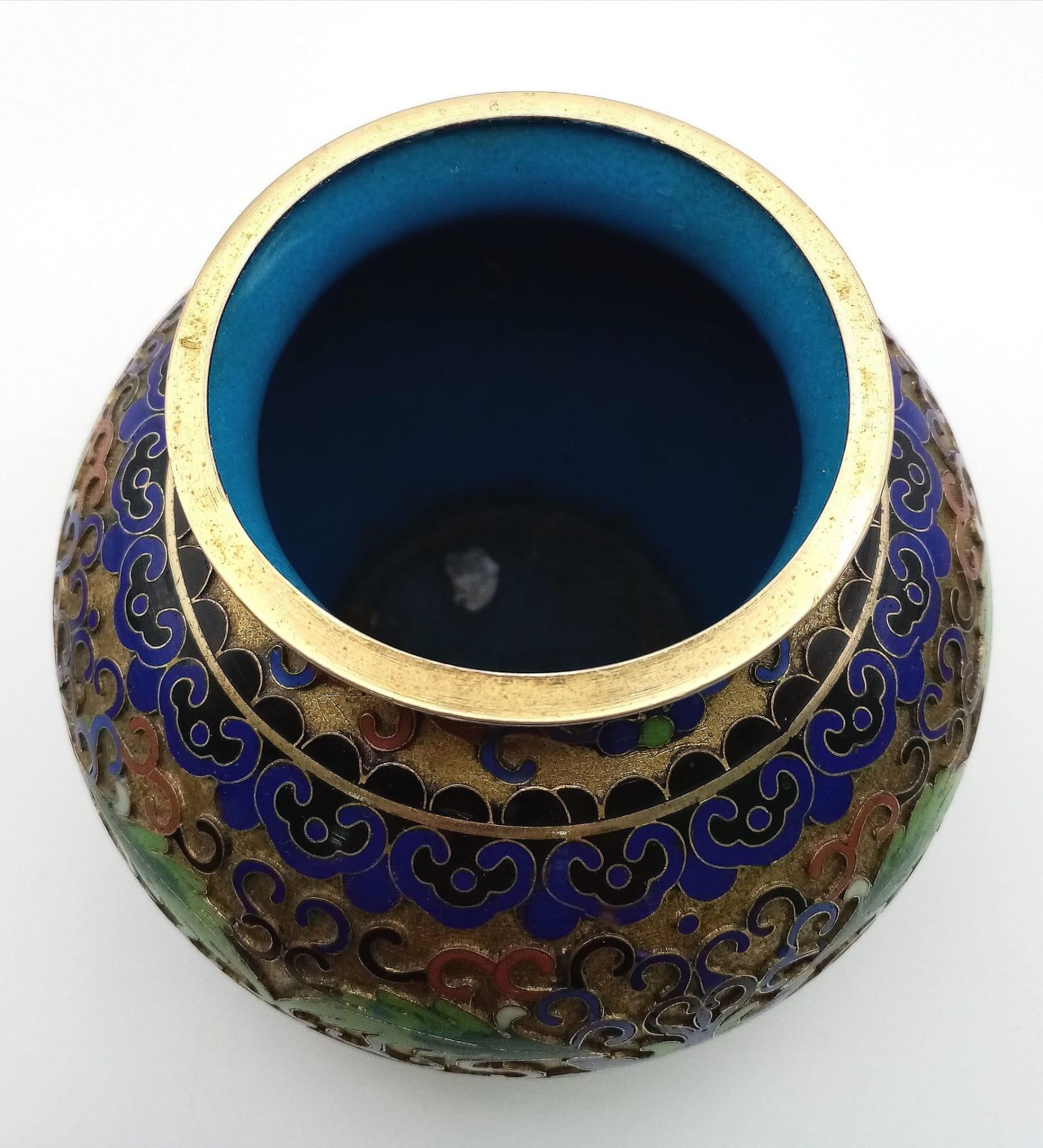 Stunning vintage Chinese Cloisonné Enamel Circular Pot. Wonderful floral decoration against a gold - Bild 10 aus 14