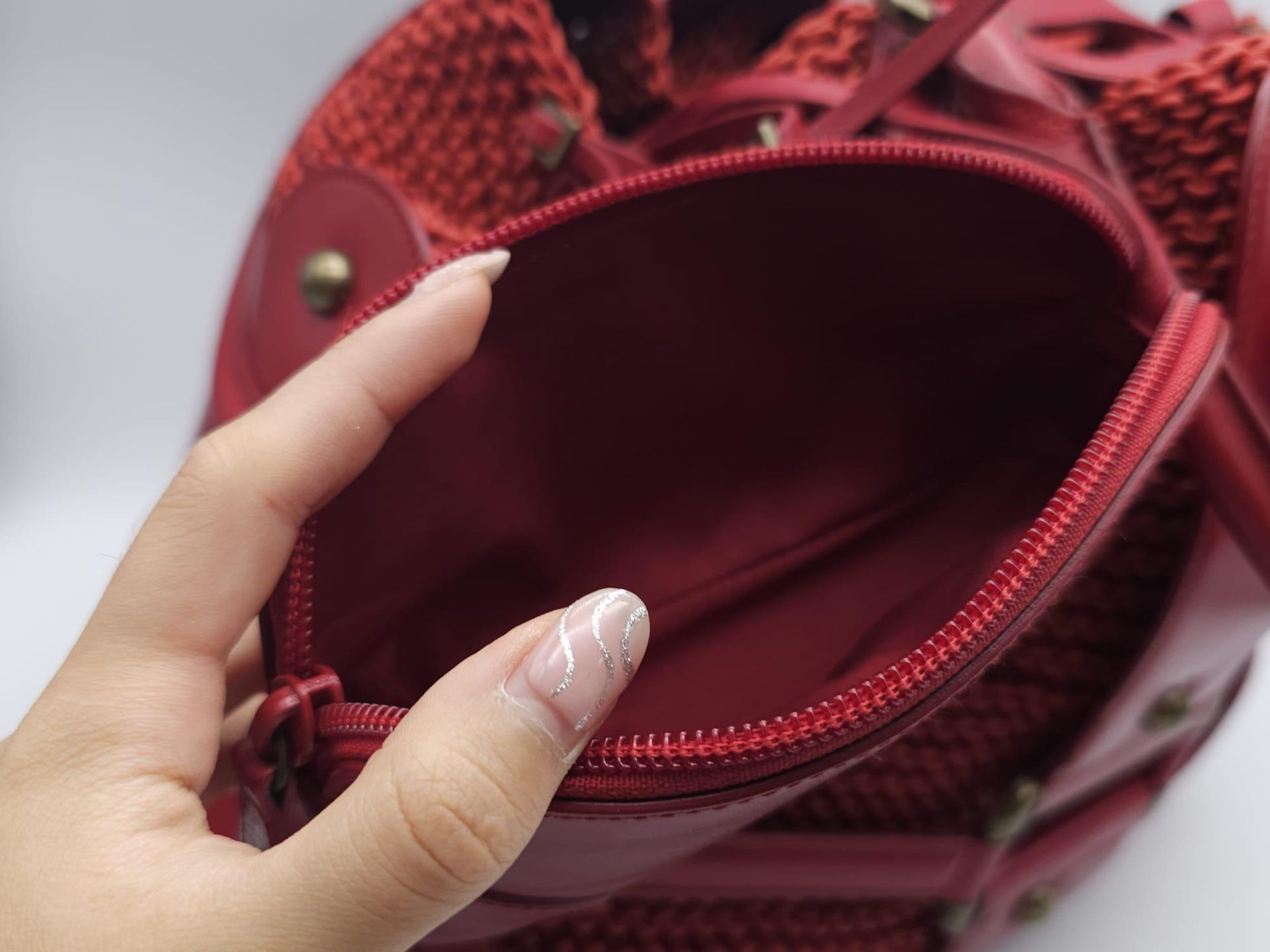 Alexander McQueen Red Woven Coated Canvas and Leather Novak Satchel. Versatile and functional, - Image 25 of 27