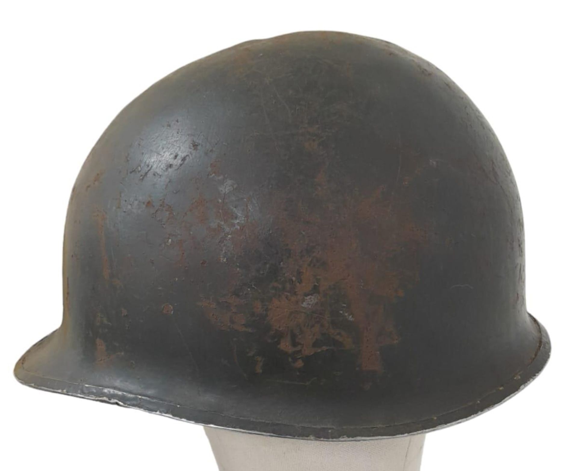 WW2 US Front Seam Swivel Bale M1 Helmet. Badged to a Tank Destroyer Unit. Found in a junk shop - Image 2 of 9