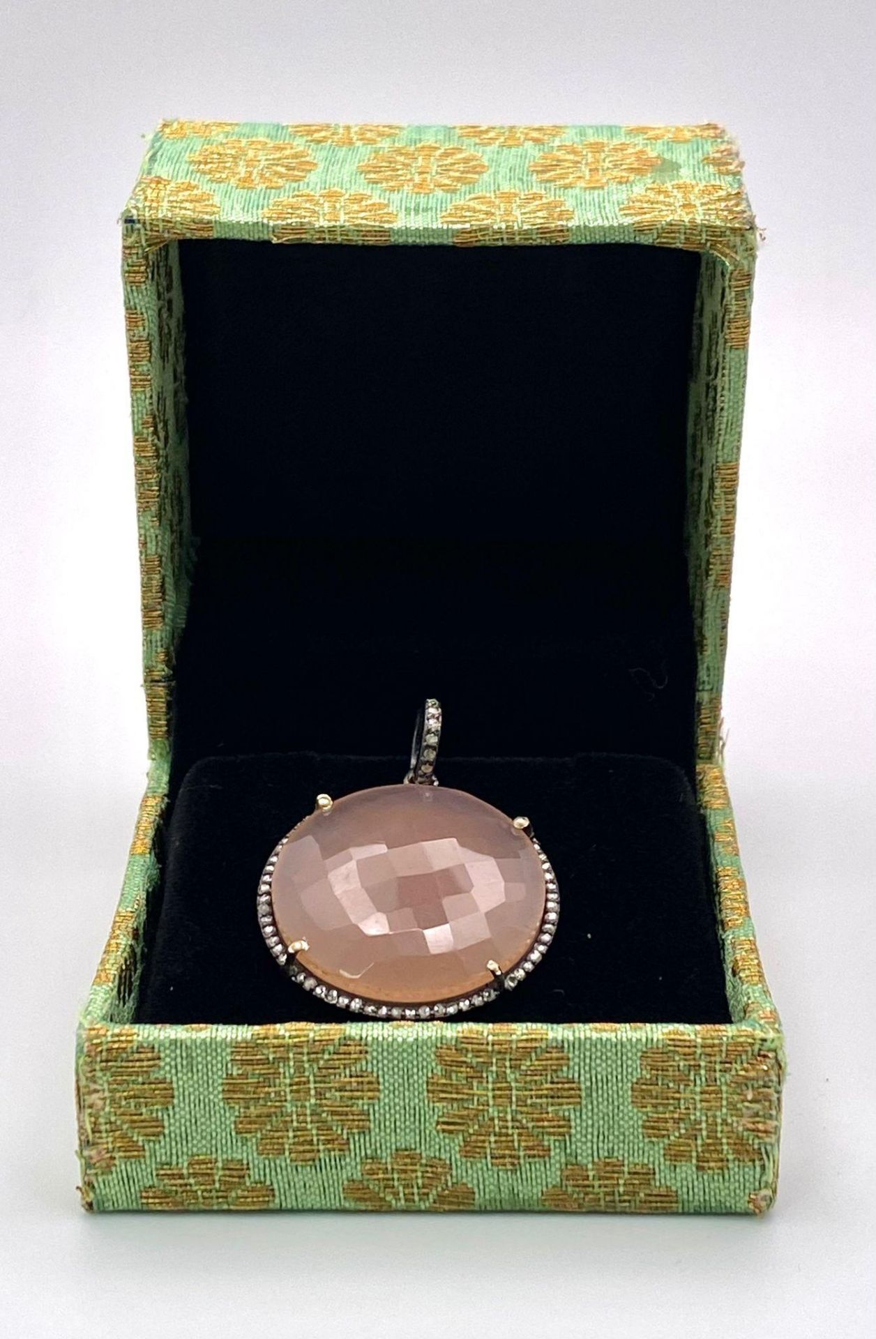 A Circular Rose Quartz and Diamonds Pendant. Faceted rose quartz cabochon with a diamond halo and - Image 6 of 9