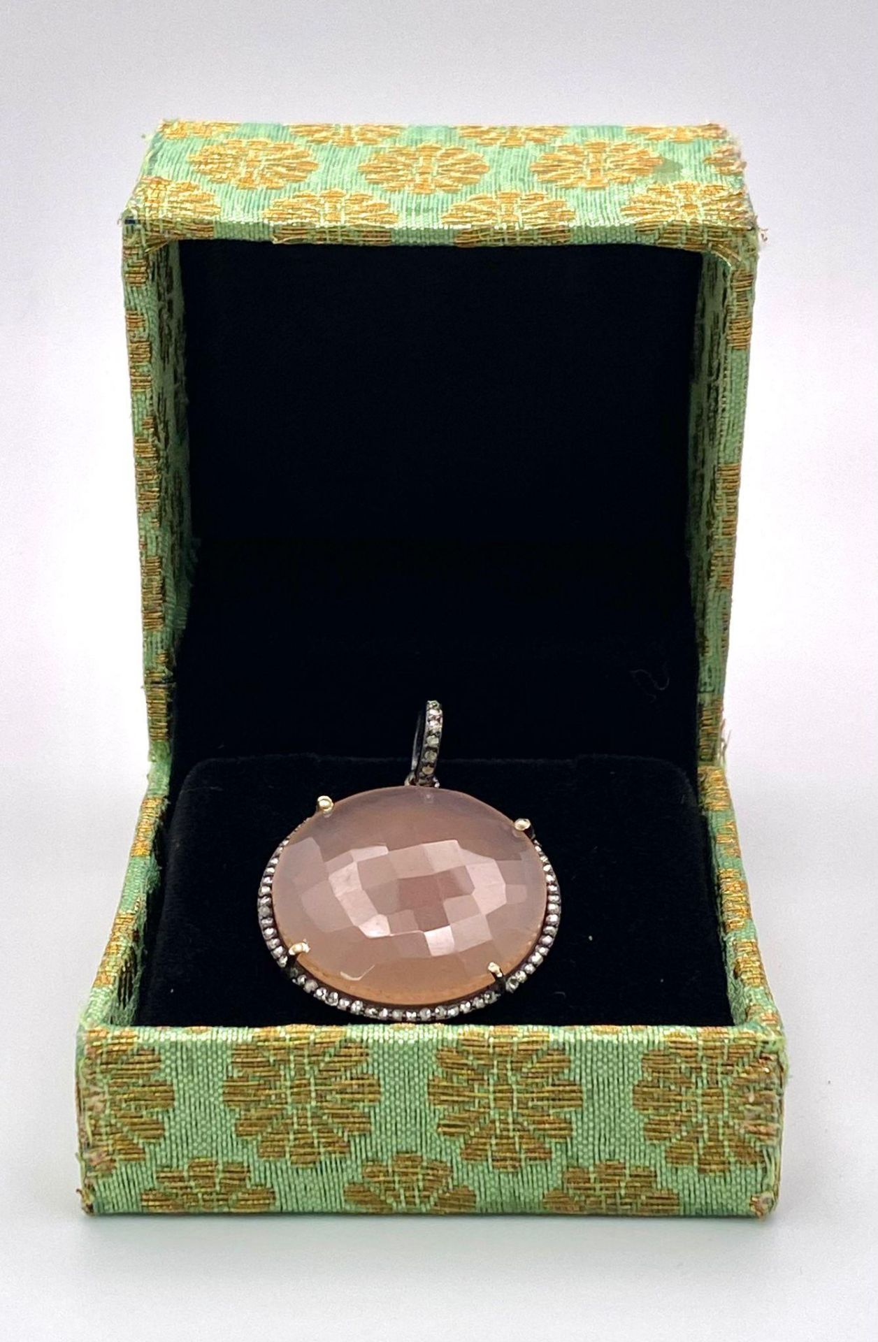 A Circular Rose Quartz and Diamonds Pendant. Faceted rose quartz cabochon with a diamond halo and - Image 7 of 9