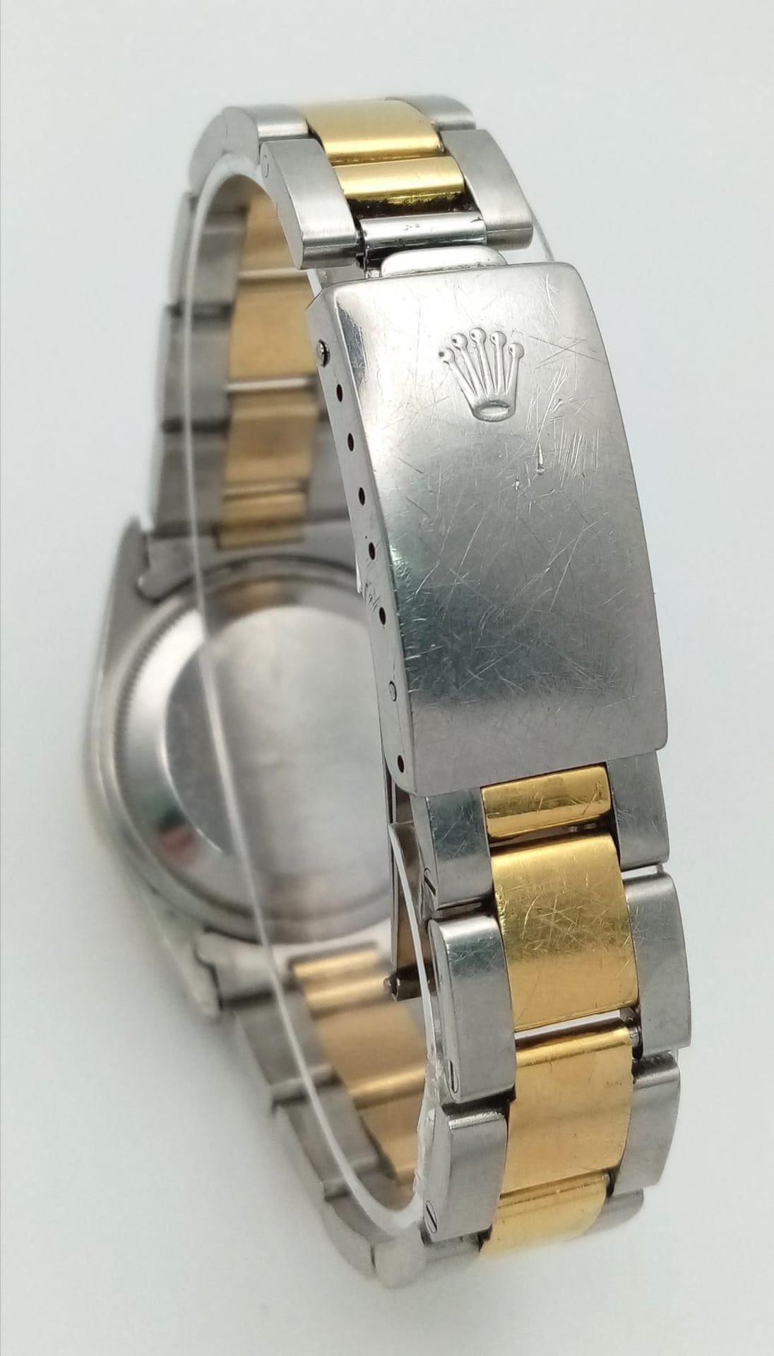THE CLASSIC ROLEX OYSTER PERPETUAL DATE AUTOMATIC BI-METAL GENTS WATCH WITH TASTEFUL SILVERTONE DIAL - Image 11 of 19