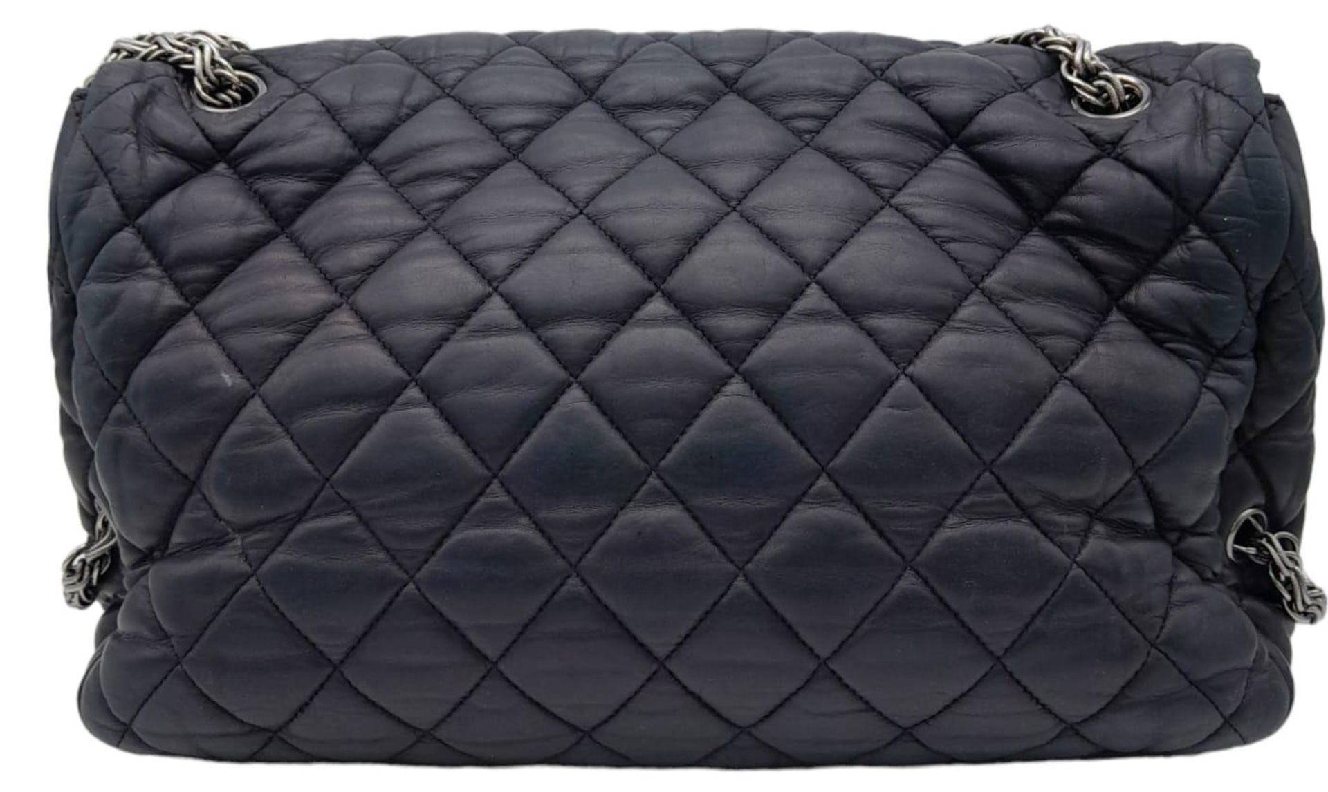 Chanel Moscow Flap. Quality lambskin leather throughout with silver toned hardware. Soft quilted - Image 15 of 38