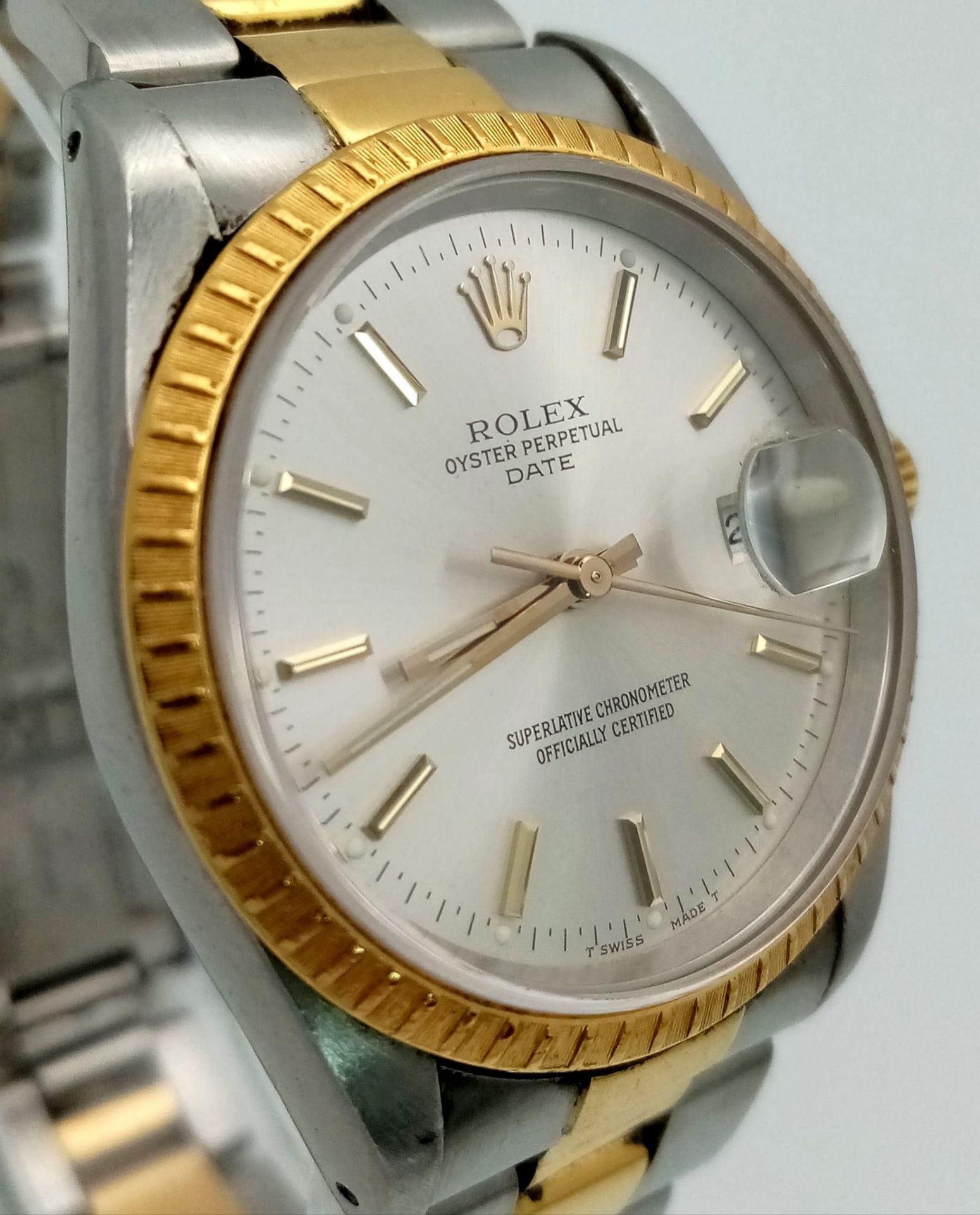 THE CLASSIC ROLEX OYSTER PERPETUAL DATE AUTOMATIC BI-METAL GENTS WATCH WITH TASTEFUL SILVERTONE DIAL - Image 4 of 19