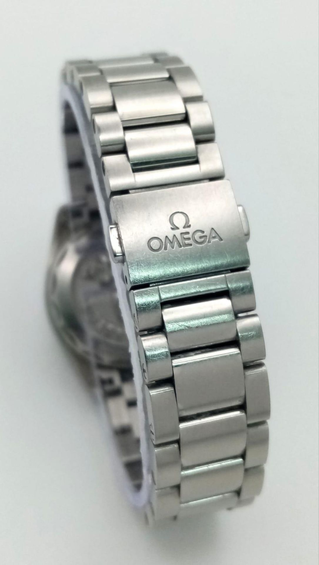 An Omega Seamaster Aqua Terra Quartz Ladies Watch. Stainless steel bracelet and case - 28mm. - Image 13 of 29