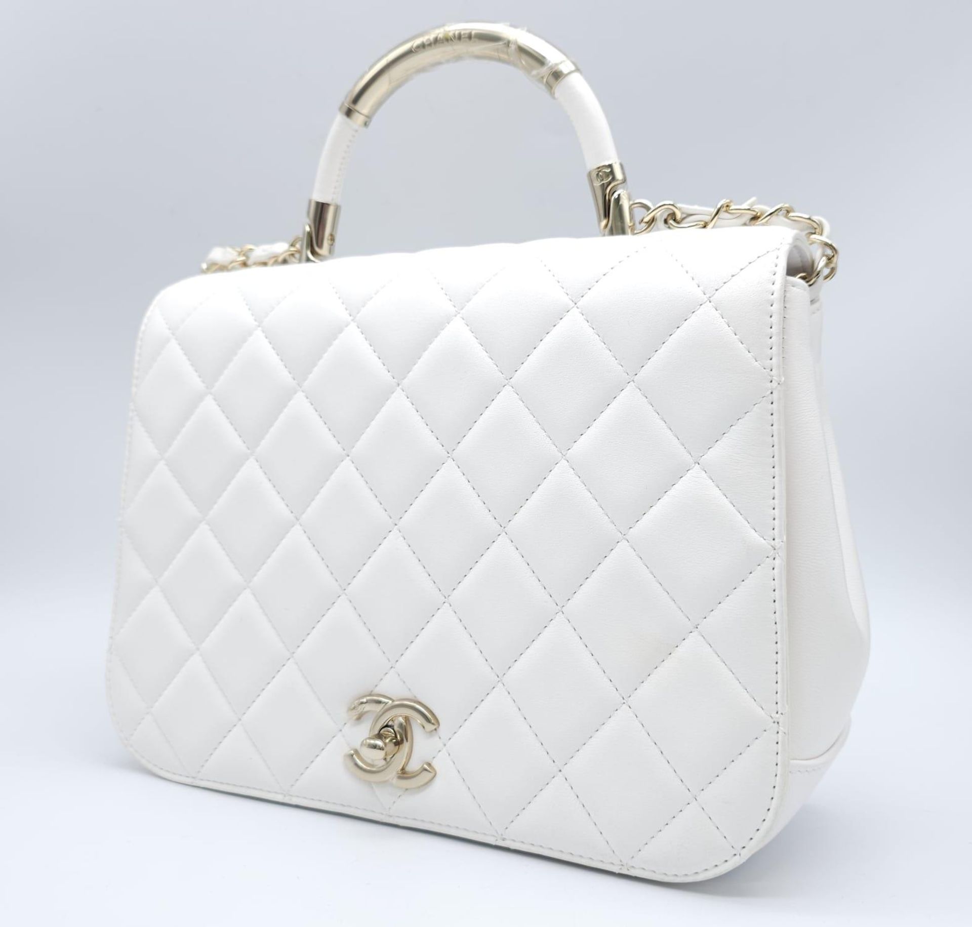 Chanel Carry Chic Bag. Lamskin throughout, front single flap is quilted with diamond stitching. - Image 3 of 16