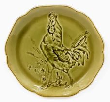 French 19th Century Green Majolica Rooster Plate from Choisy Le Roi, circa 1890. The Choisy-le-Roi