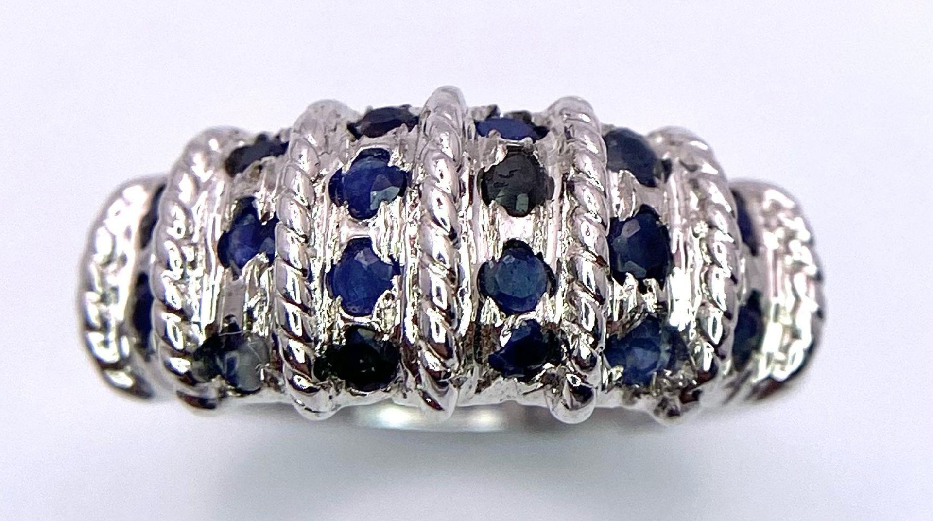 A Graduating Vertical Band Sapphire 925 Silver Ring. Sapphires - 2ctw. 4.77g total weight. Size M. - Bild 2 aus 5