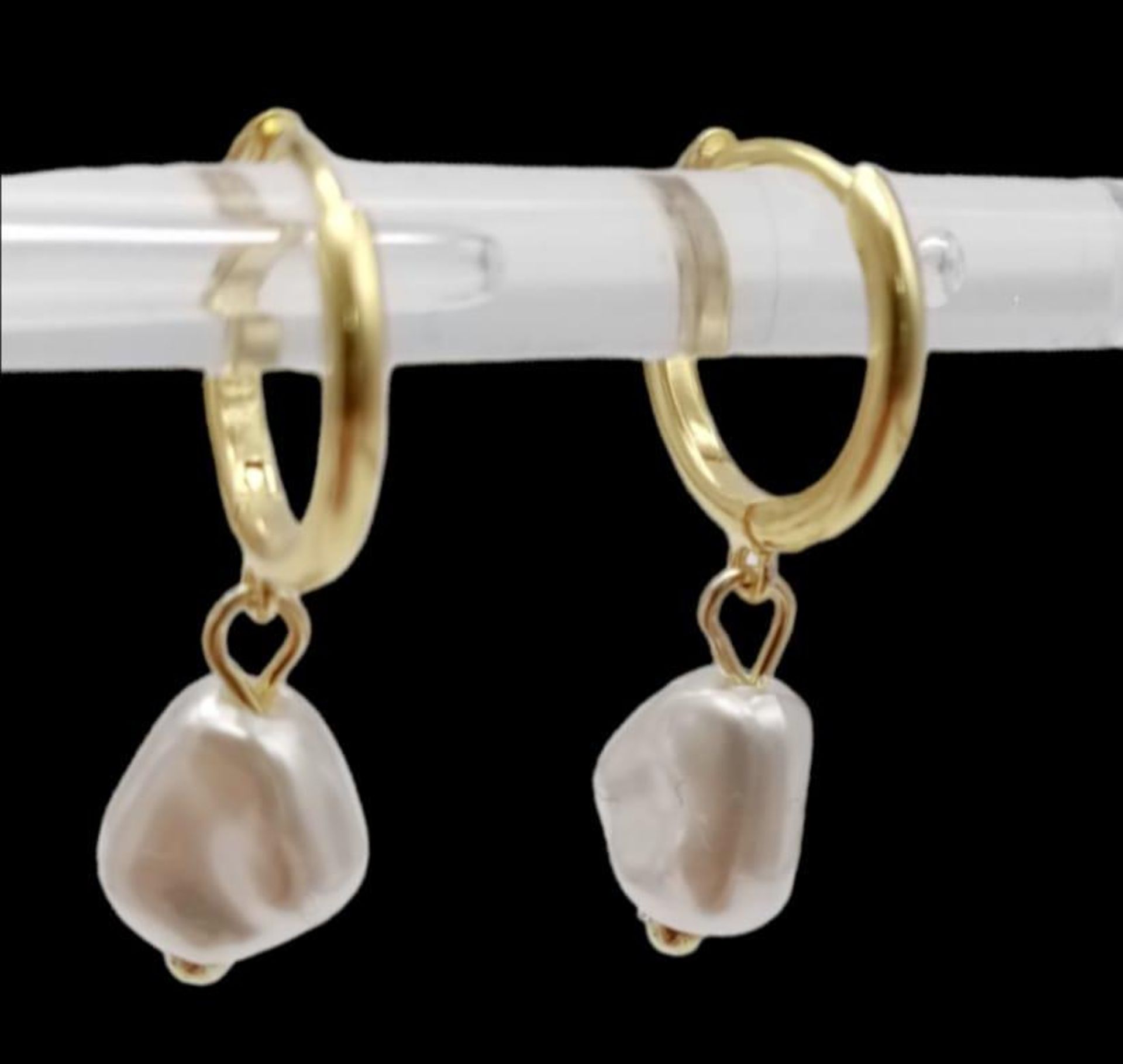 A pair of Silver 925, Gold Plated, Pearl Earrings. Weight: 1.39g - Image 7 of 7