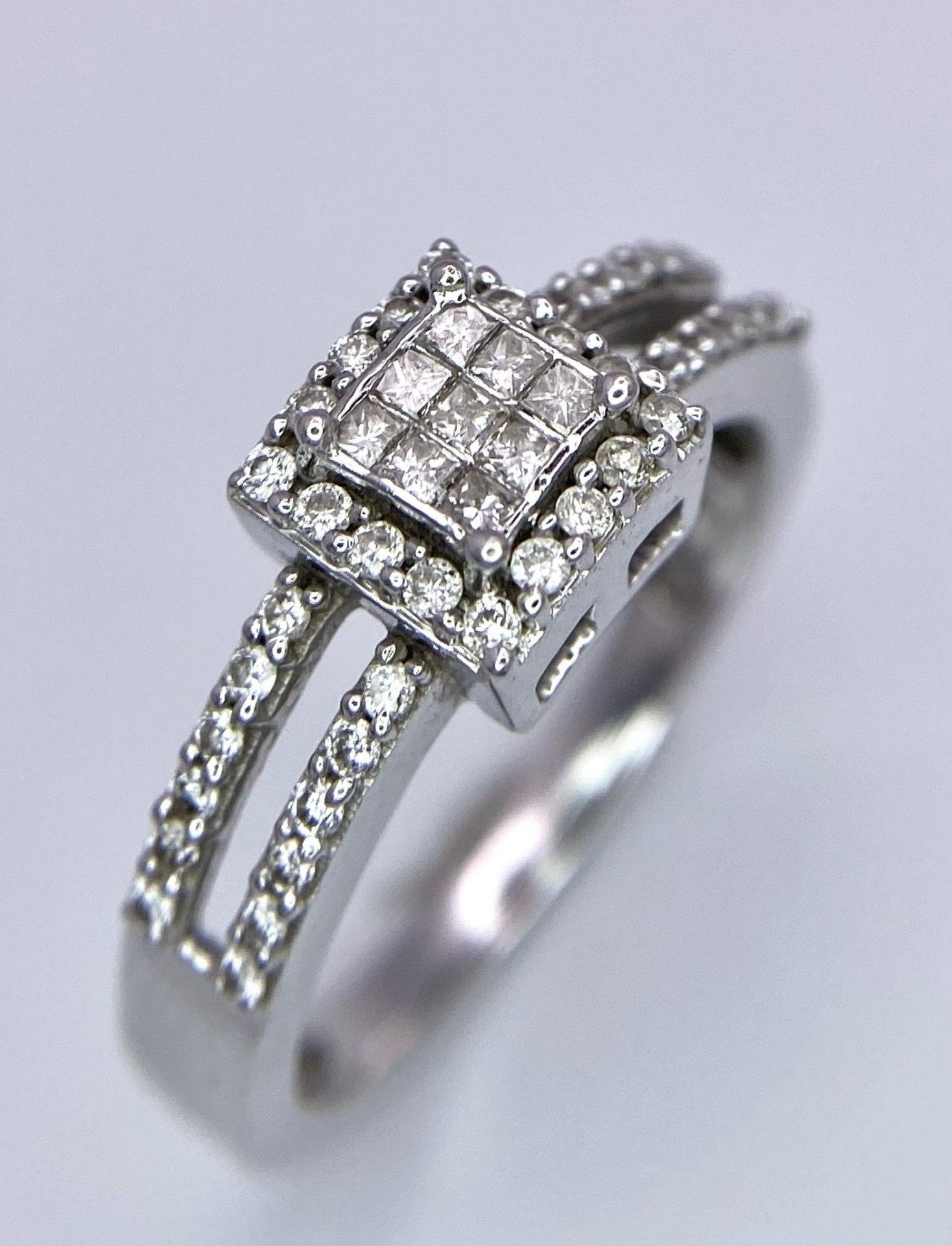 18K WHITE GOLD DIAMOND RING, 0.33CT. WEIGHT: 3.9G SIZE L SC 5028