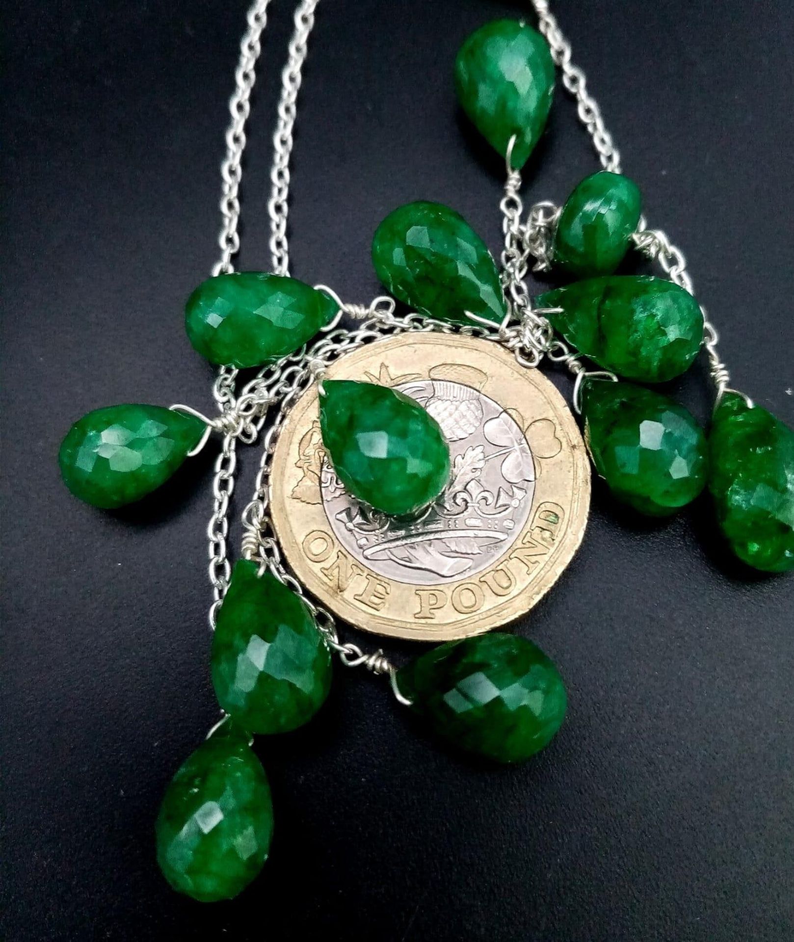 A 925 Silver Necklace with Briolite Cut Emerald Drops. 44cm in length, 5.5cm middle drop, 77ctw - Image 4 of 6