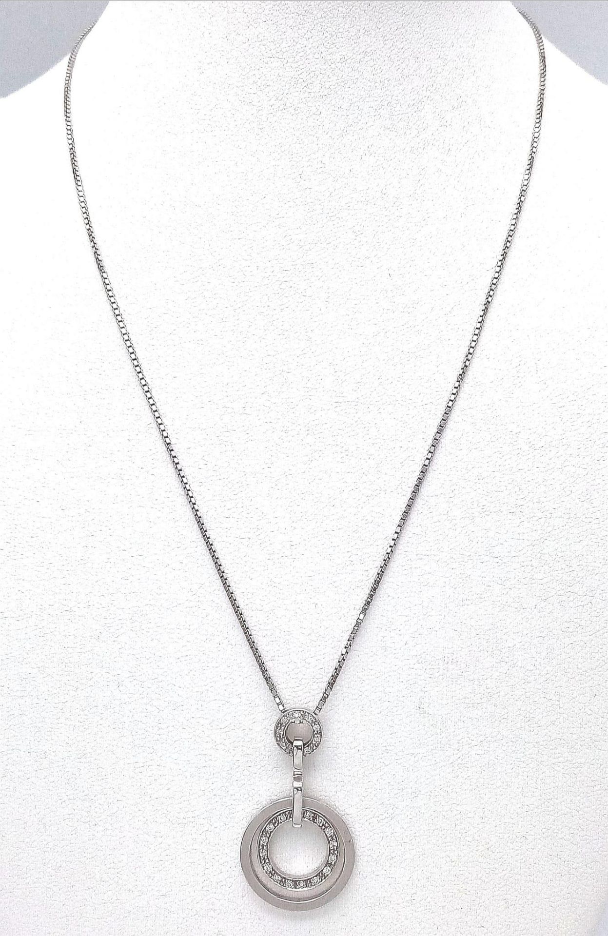 An 18K White Gold Diamond Set Circular Articulated Pendant on a Box Chain. 7.9g total weight. 16" - Image 4 of 6