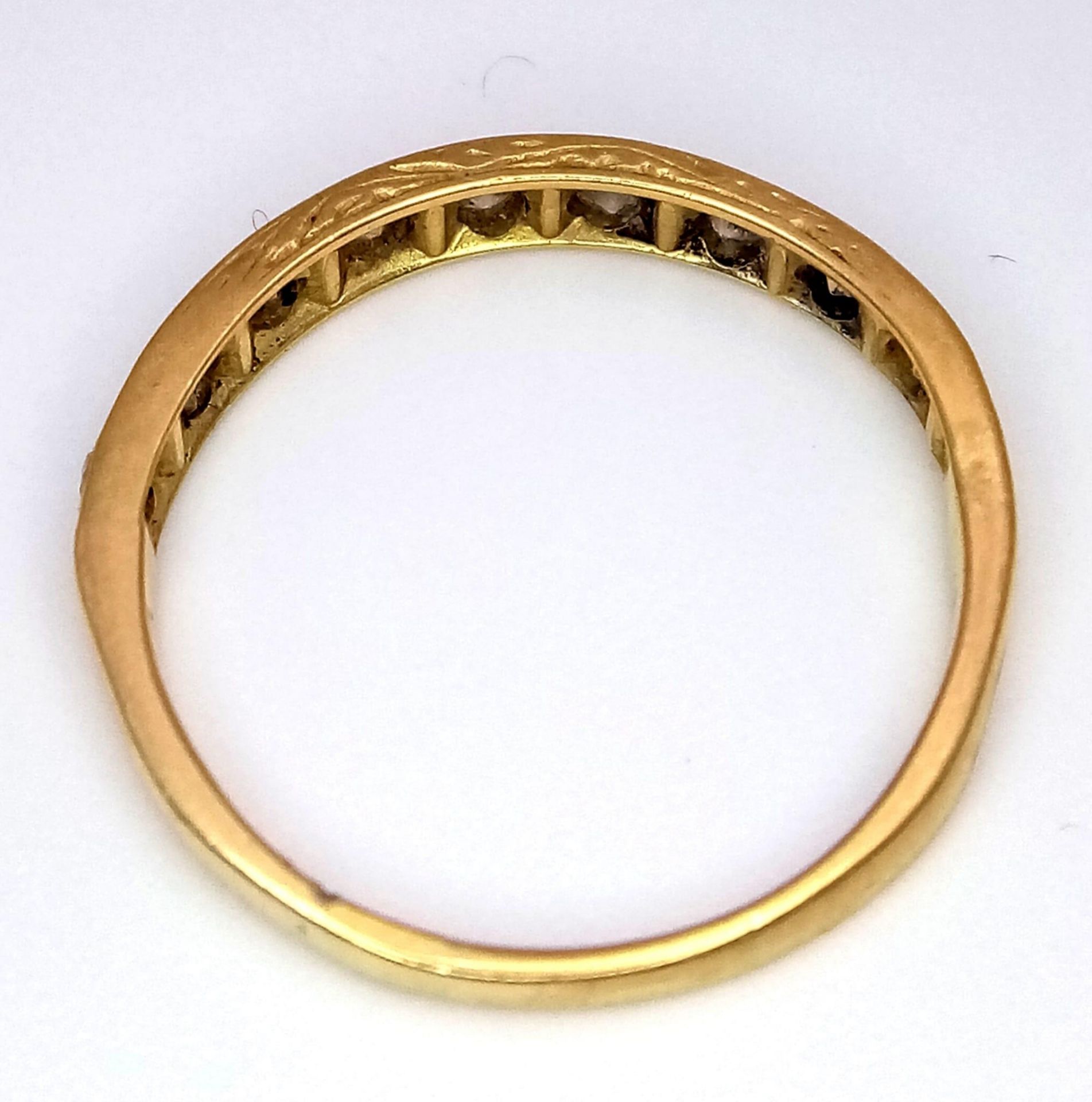 An 18K Yellow Gold Diamond Set Band Ring. Size P, 0.20ctw, 2.2g total weight. - Bild 3 aus 4
