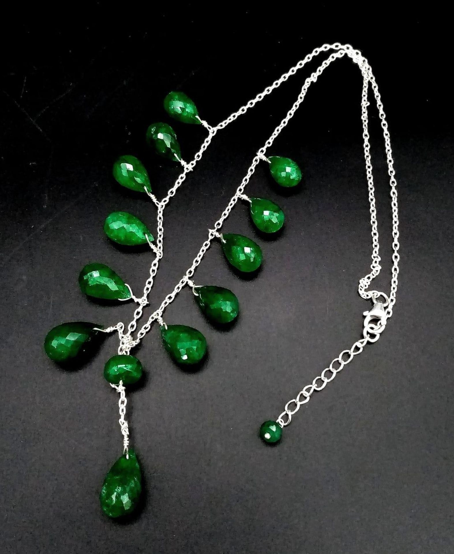 A 925 Silver Necklace with Briolite Cut Emerald Drops. 44cm in length, 5.5cm middle drop, 77ctw - Image 2 of 6