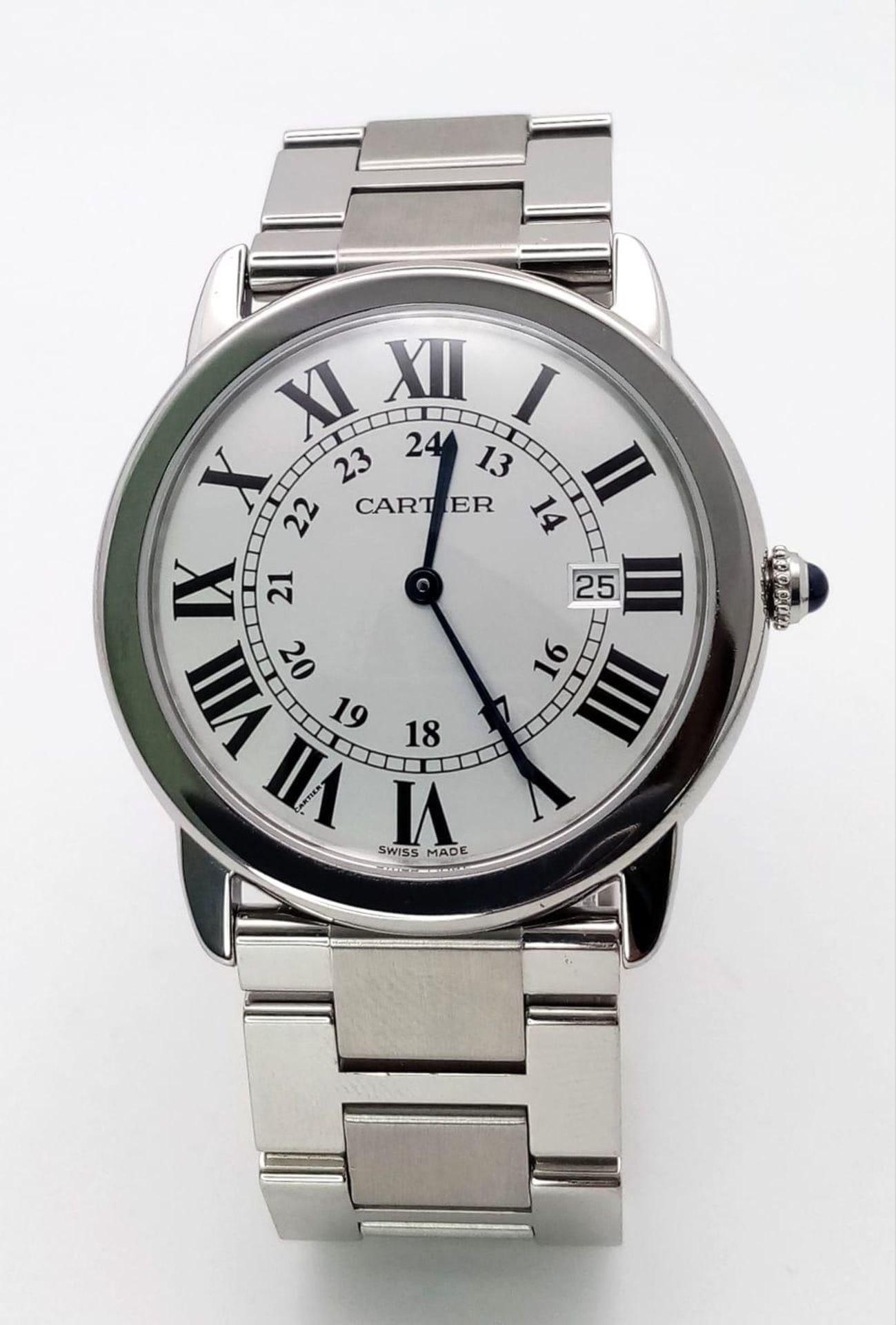 A FABULOUS CARTIER RONDE SOLO WATCH IN STAINLESS STEEL WITH ROMAN NUMERALS ,DATE BOX AND