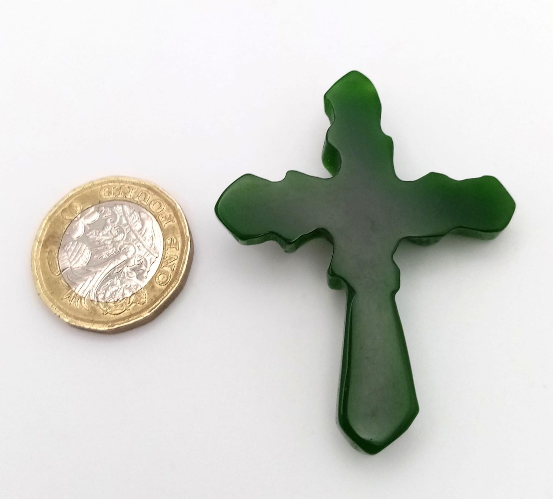 A Decorative Green Jade Cross Pendant. 5cm x 3.5cm - Image 5 of 5