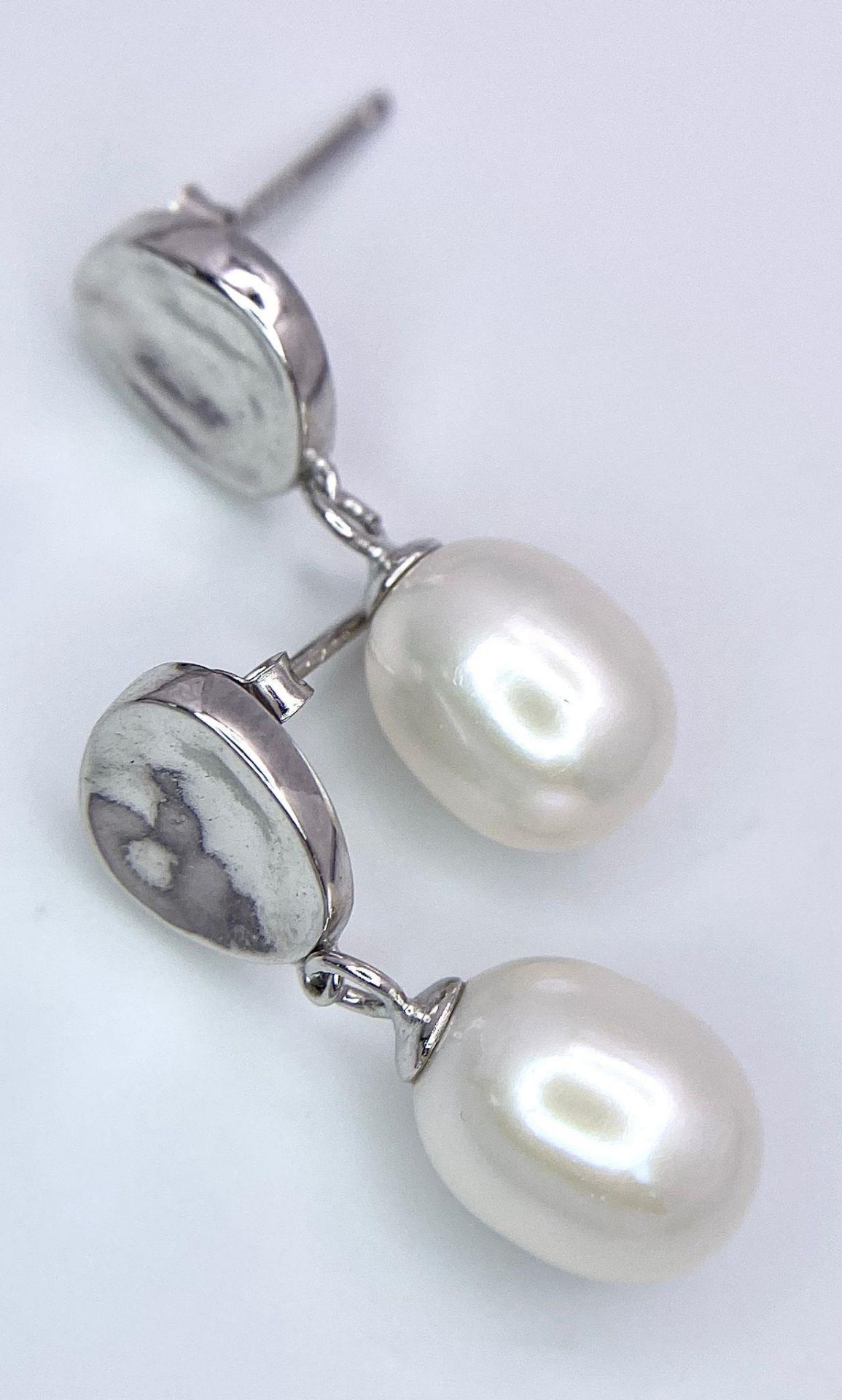 Pair of Sterling Silver Pearl Earrings Weight: 3.05g