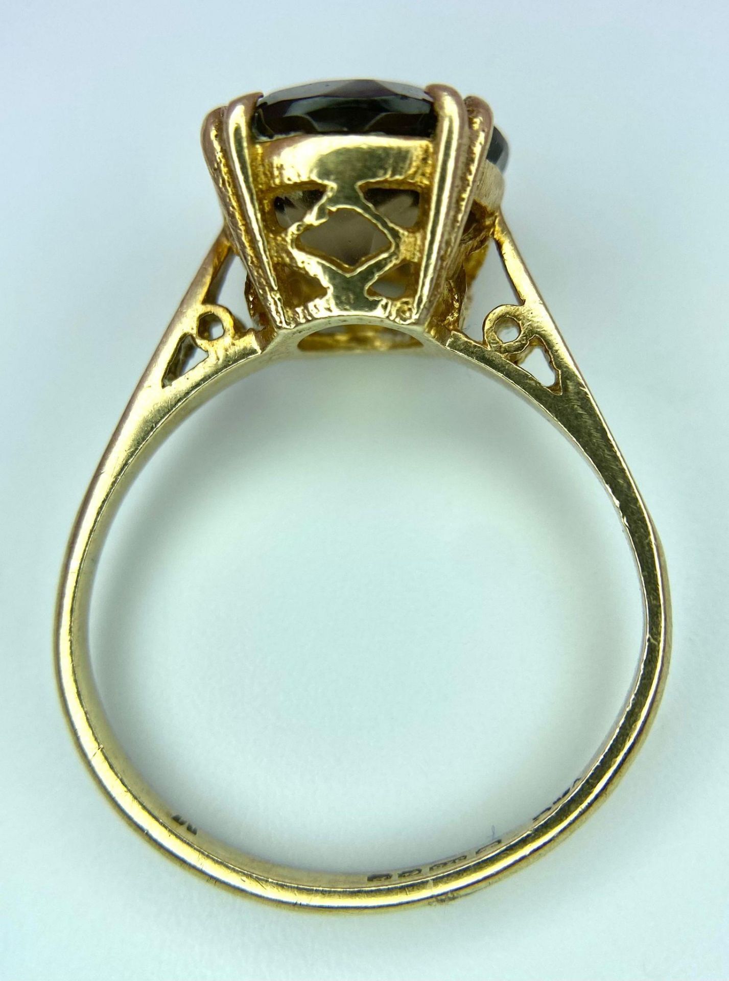 A Vintage 9K Yellow Gold Smoky Quartz Ring. Full UK Hallmarks. Round cut smoky quartz. Size O. 2.84g - Image 4 of 7