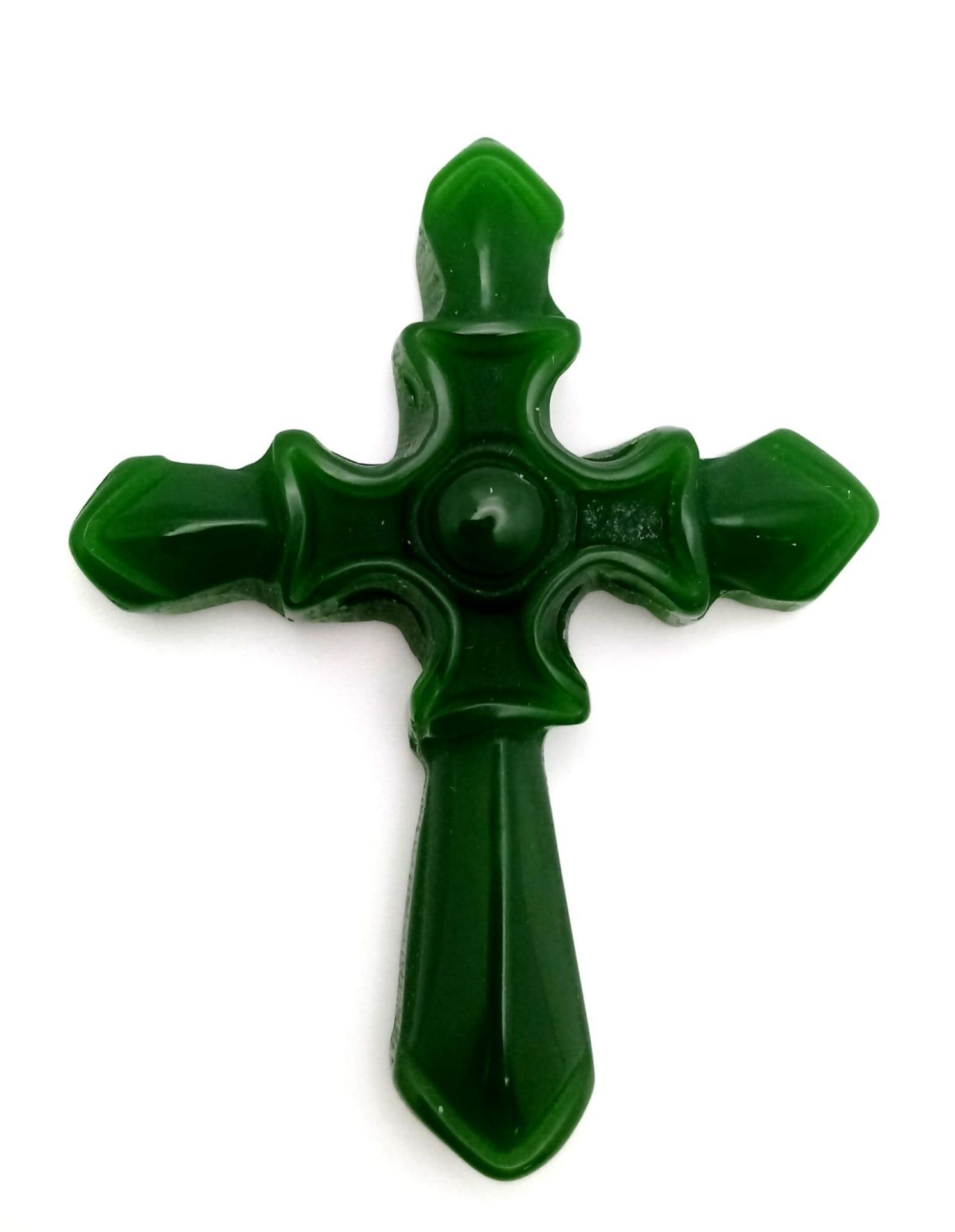 A Decorative Green Jade Cross Pendant. 5cm x 3.5cm - Image 3 of 5