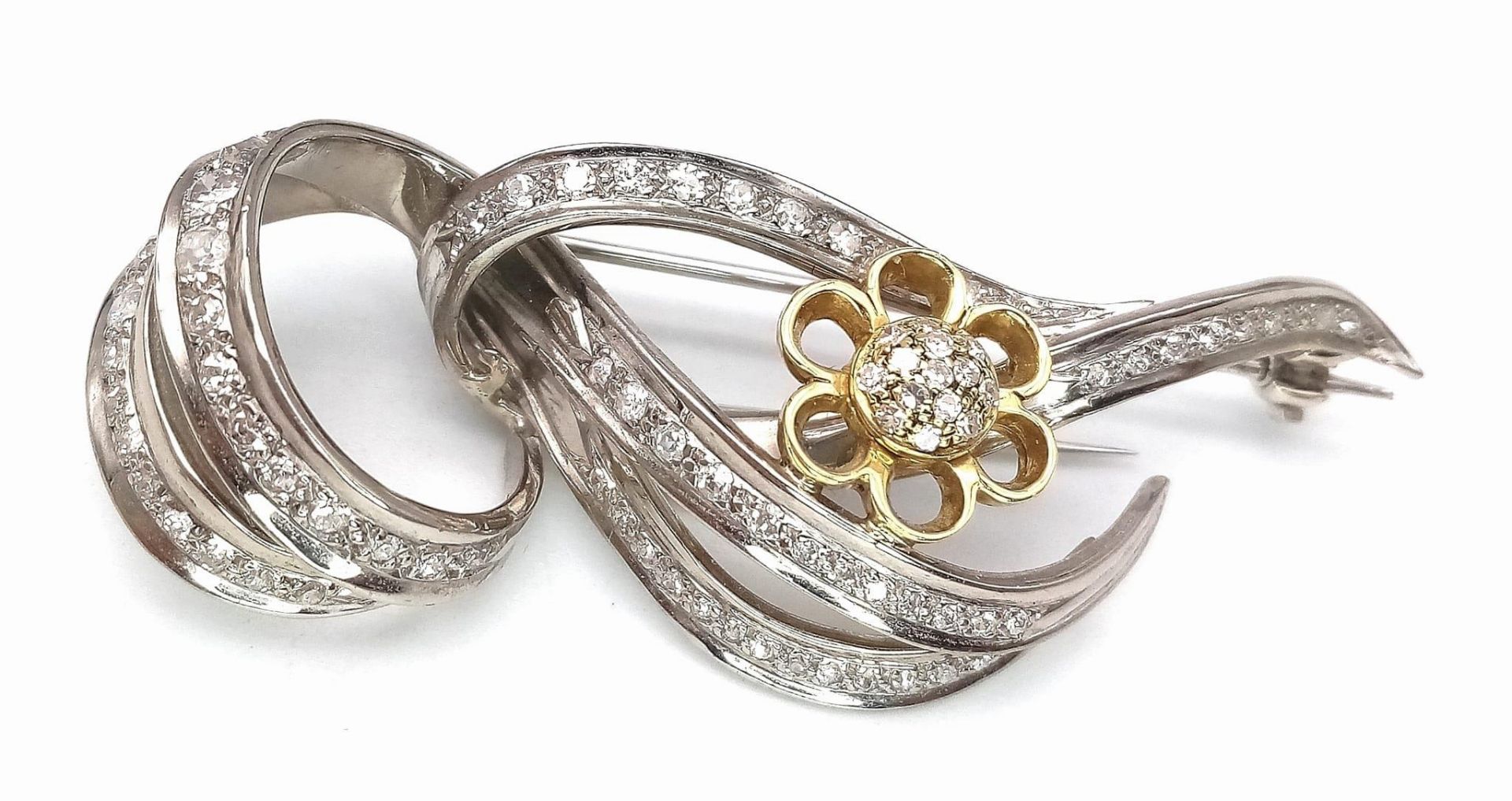 Diamond encrusted 18kt White & Yellow Gold Brooch. Beautifully woven White Gold design, adorned with - Image 3 of 6