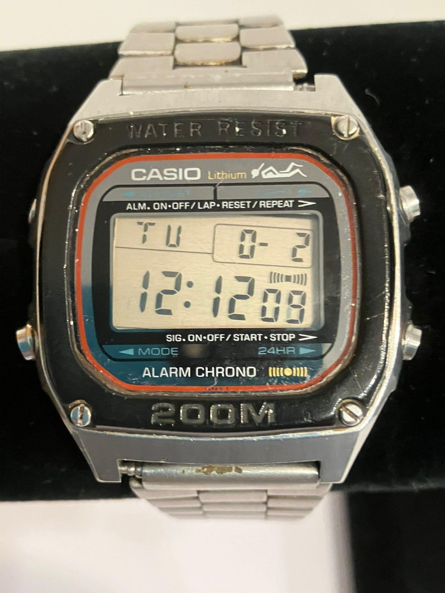 Vintage Digital CASIO 280 DW1000 Multi function wristwatch. Finished in stainless steel with