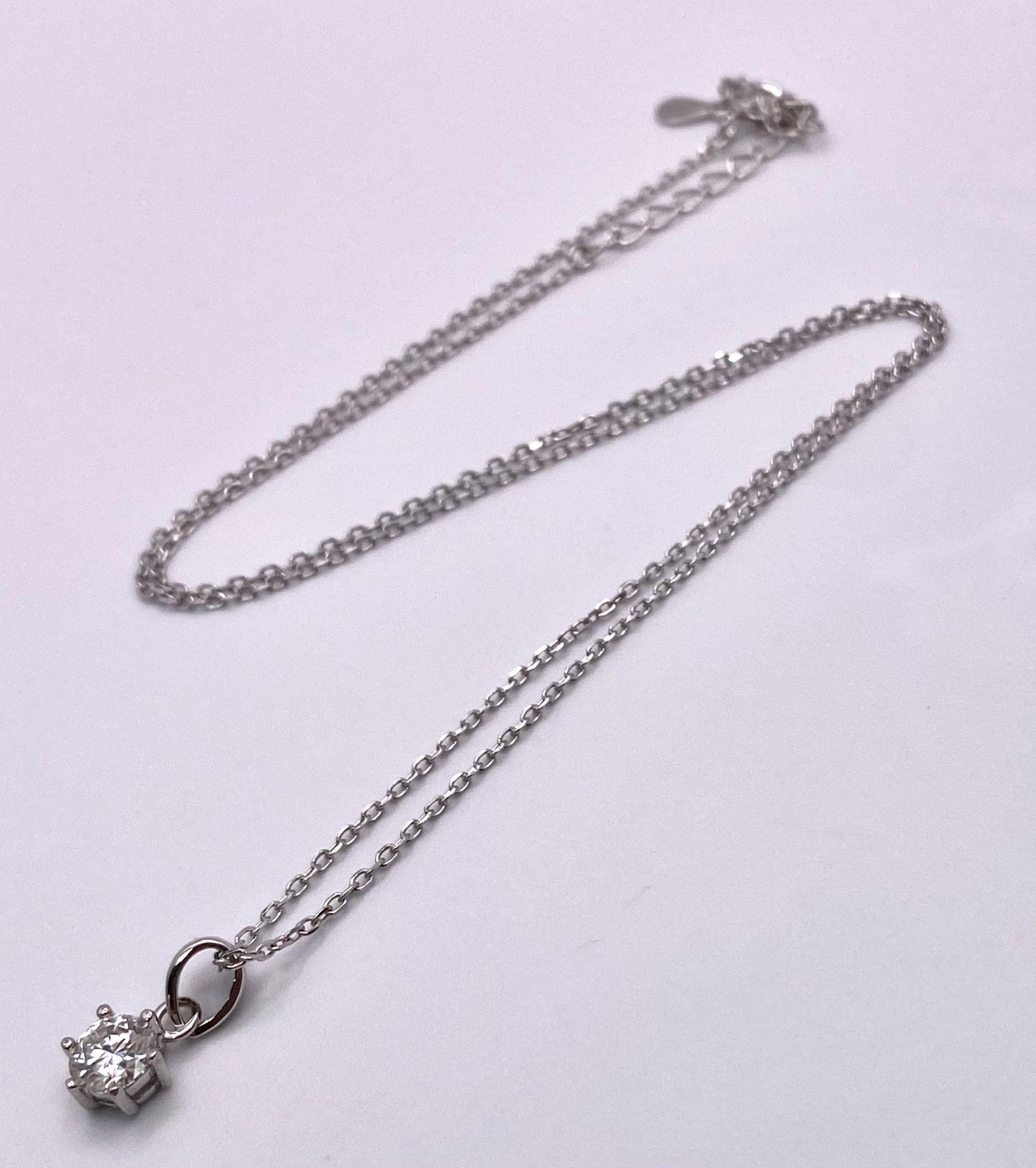 A Sterling Silver necklace with a 1.0tcw Moissanite Pendant. Measures 44cm in length. Weight: 1.85g