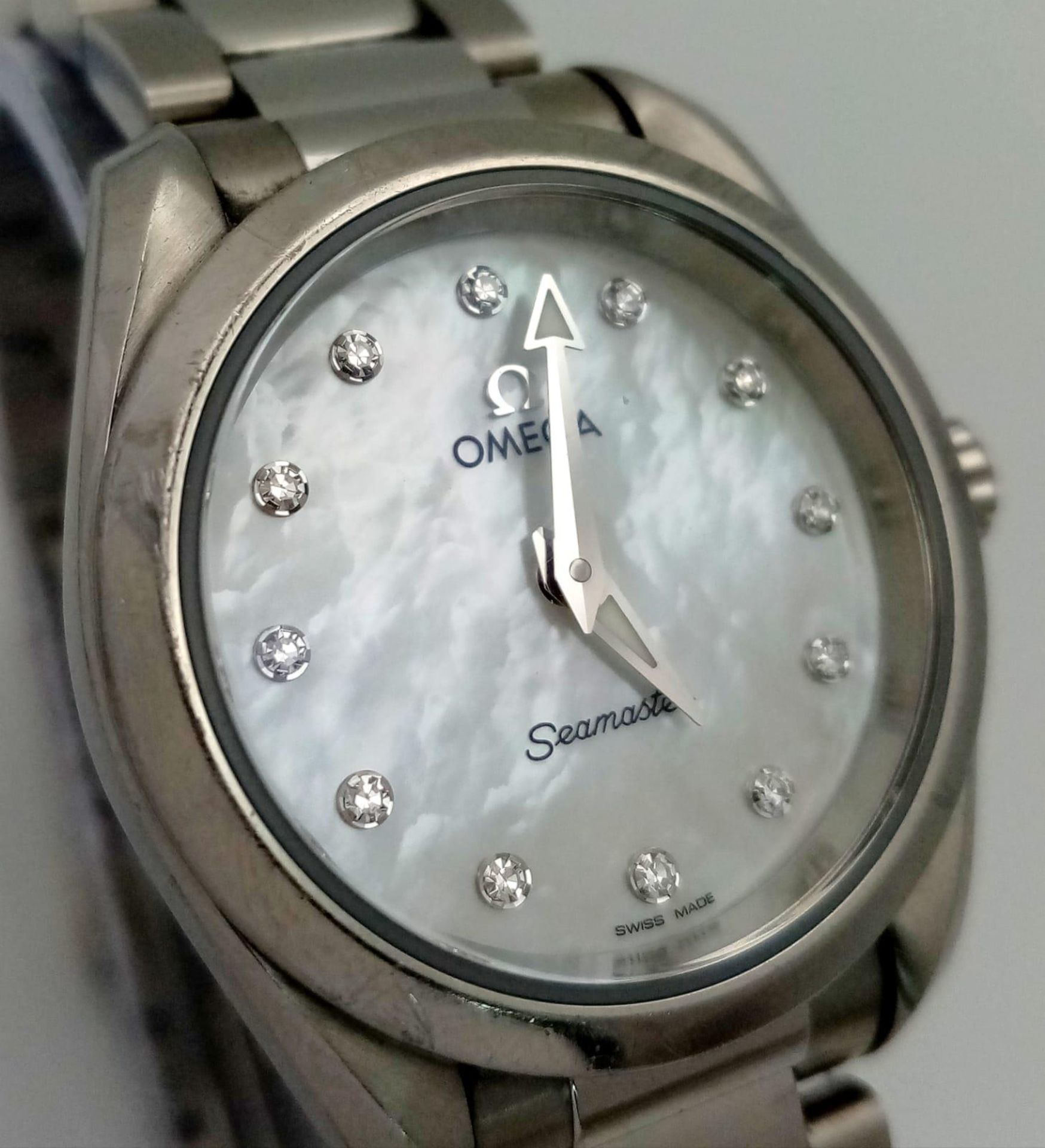 An Omega Seamaster Aqua Terra Quartz Ladies Watch. Stainless steel bracelet and case - 28mm. - Image 8 of 29