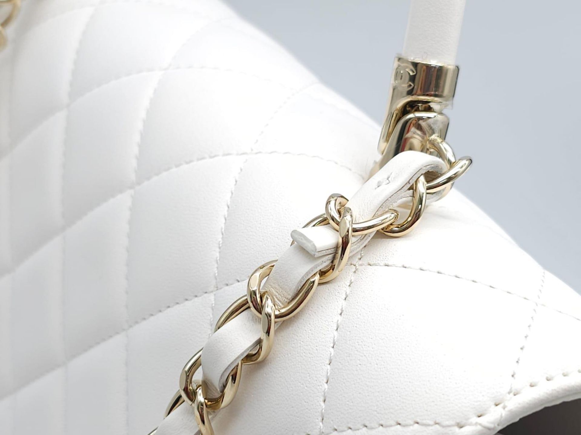 Chanel Carry Chic Bag. Lamskin throughout, front single flap is quilted with diamond stitching. - Image 10 of 16