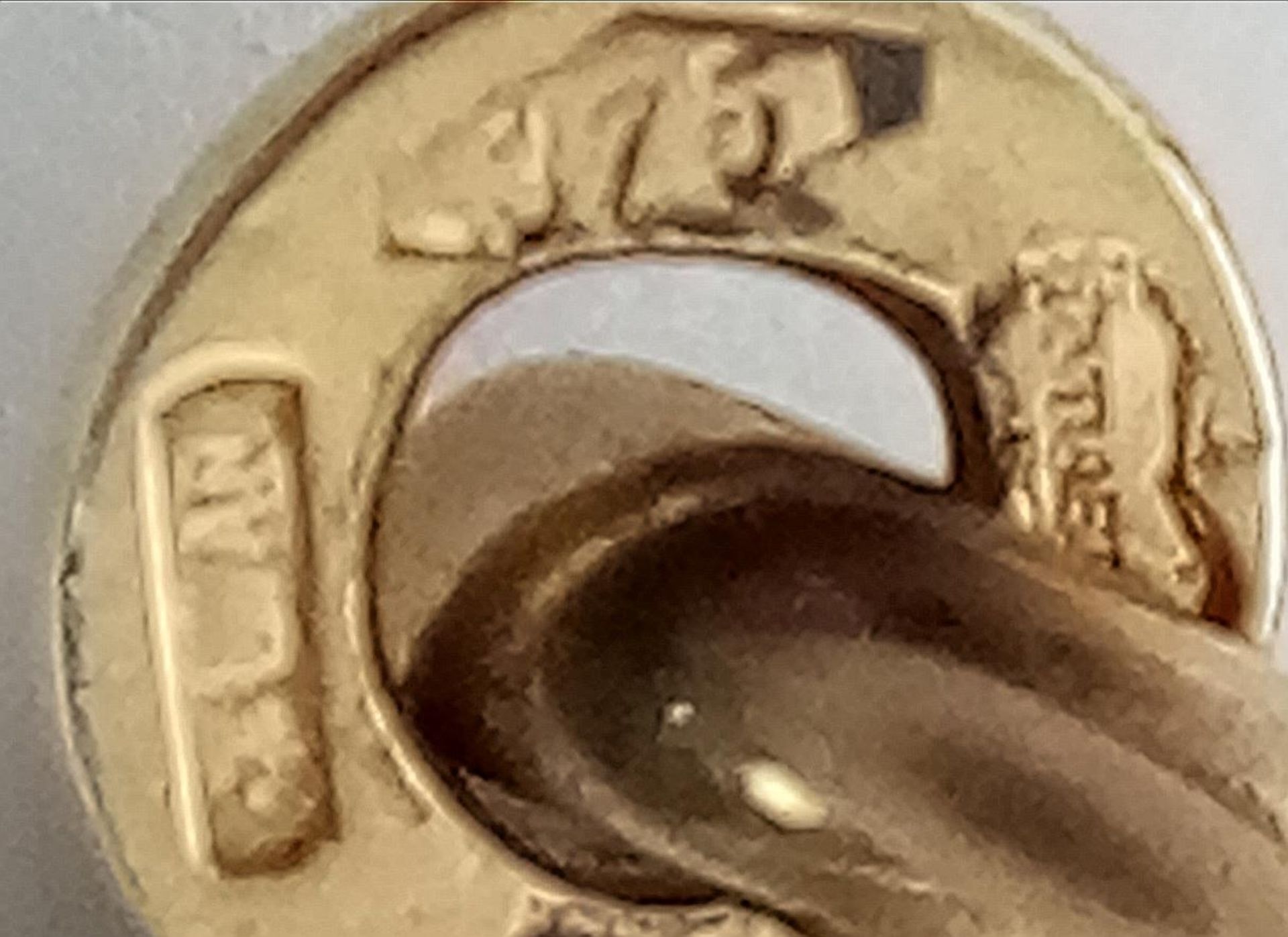 A 9K yellow gold horn of life pendant, 2g, 4.5cm length - Bild 5 aus 5