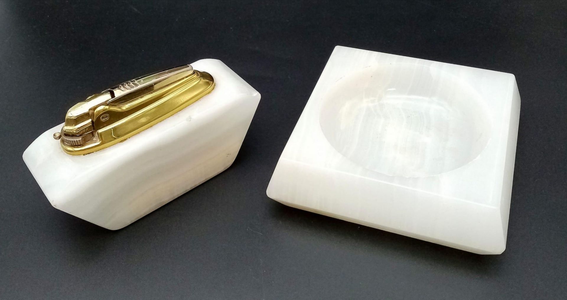 A Retro Ronson Onyx Table Lighter and Colibri Onyx Ashtray. Lighter - 10cm x 6cm. Needs gas. Ashtray