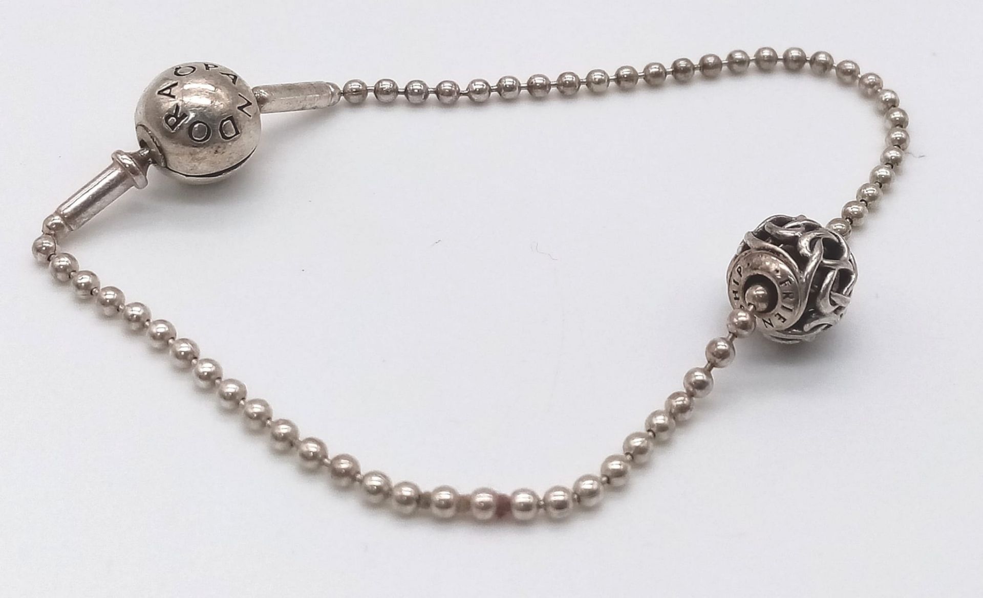 A sterling silver PANDORA friendship bracelet with two beads/charms. Weight: 6.8 g. - Bild 6 aus 6
