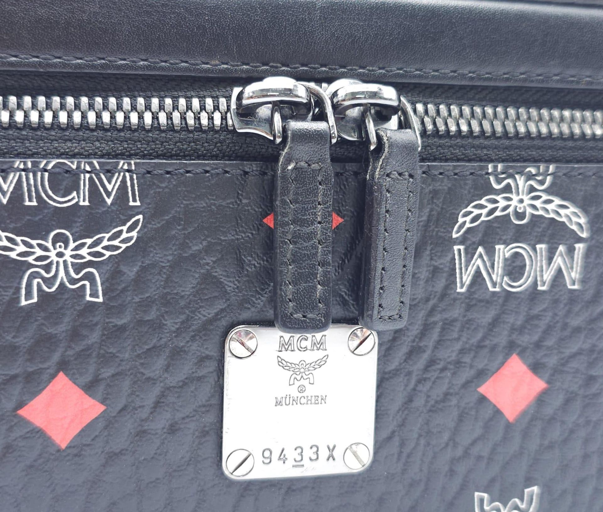 An MCM Rockstar Vanity Case Bag. Leather exterior with leather handle, detachable and adjustable - Image 5 of 11