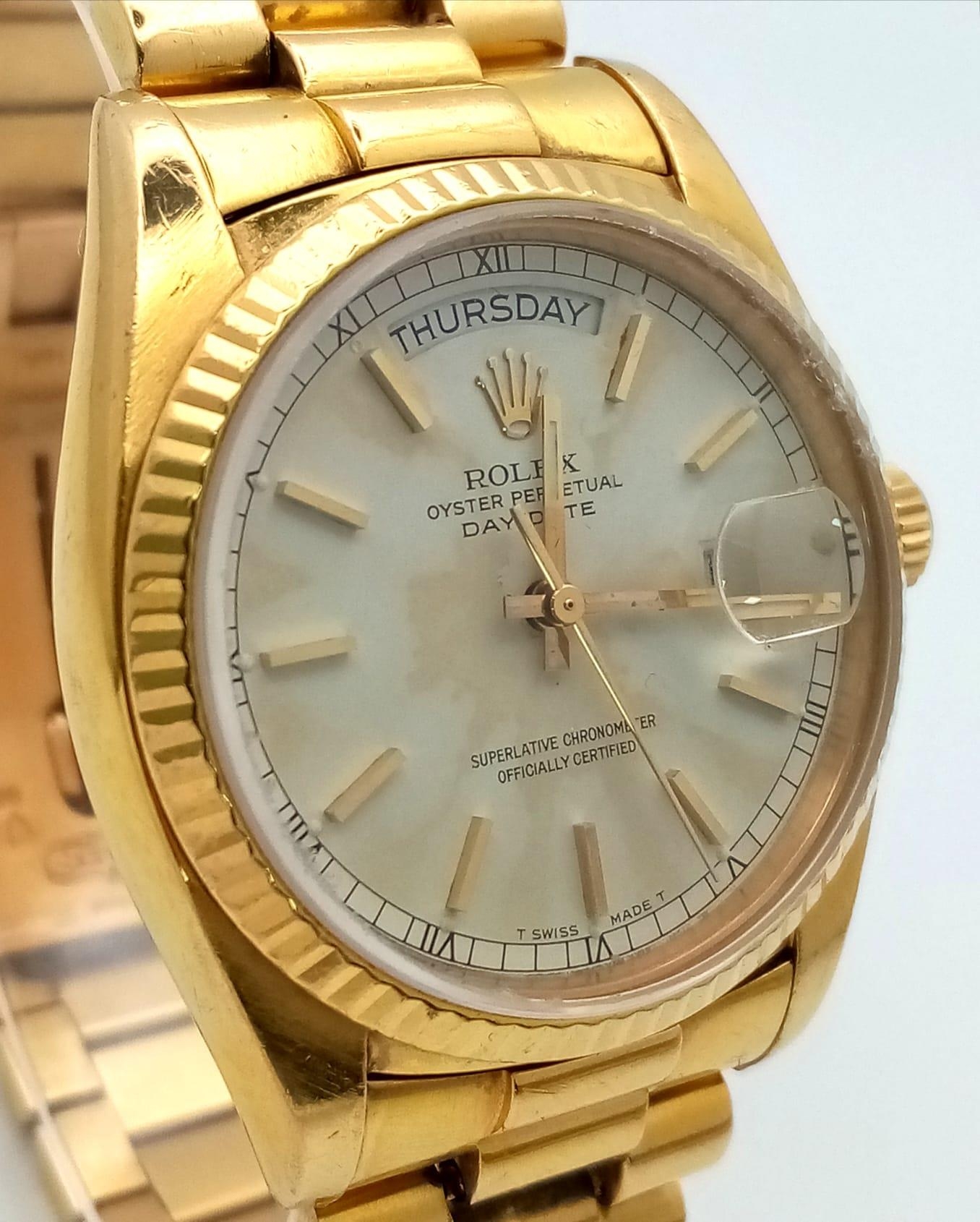 AN 18K GOLD ROLEX OYSTER PERPETUAL DAY-DATE WITH SOLID 18K GOLD STRAP , WHITE DIAL AND AUTOMATIC - Image 4 of 19