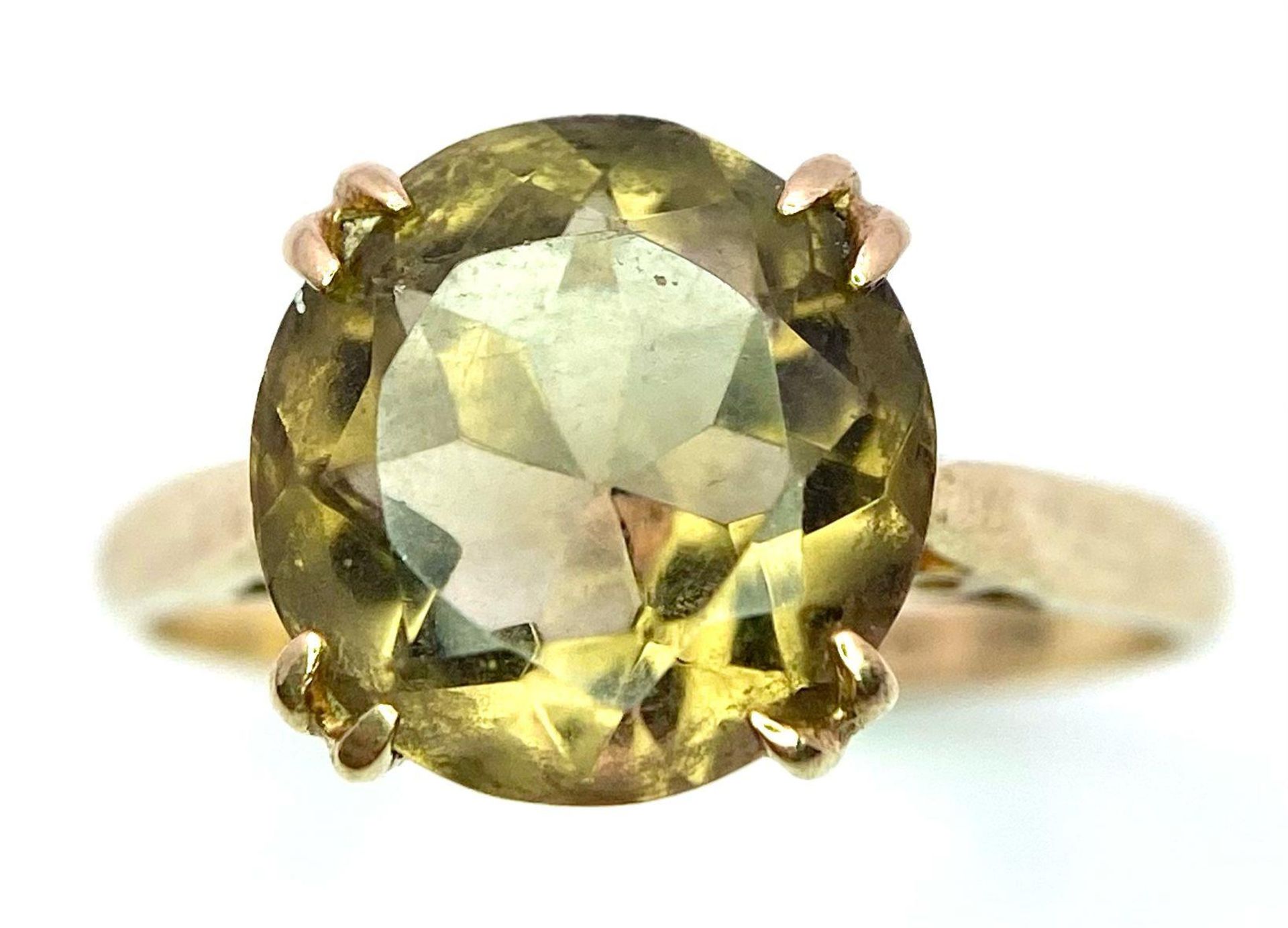 A Vintage 9K Yellow Gold Smoky Quartz Ring. Full UK Hallmarks. Round cut smoky quartz. Size O. 2.84g