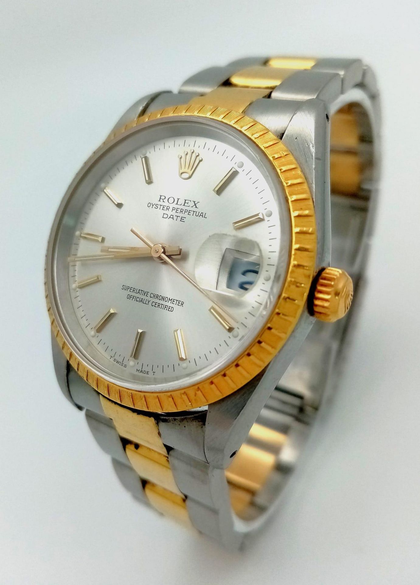 THE CLASSIC ROLEX OYSTER PERPETUAL DATE AUTOMATIC BI-METAL GENTS WATCH WITH TASTEFUL SILVERTONE DIAL - Image 3 of 19