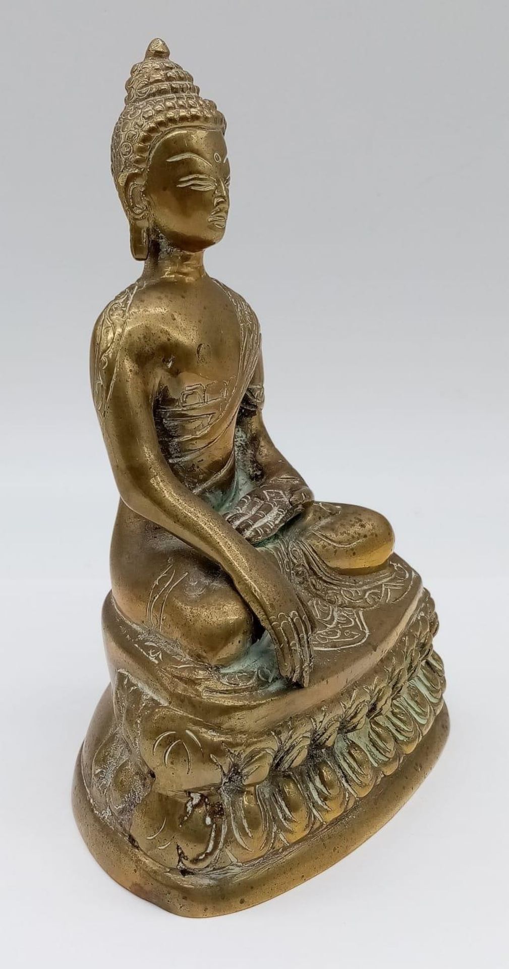 An Excellent Condition Heavy Cast Bronze Seated Buddha Statue. 17cm Tall. 823 Grams. - Bild 3 aus 4