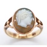 A 9K Vintage Rose Gold Ring Set with a Shell Cameo. Size M. 2.9g total weight. Ref: 5914