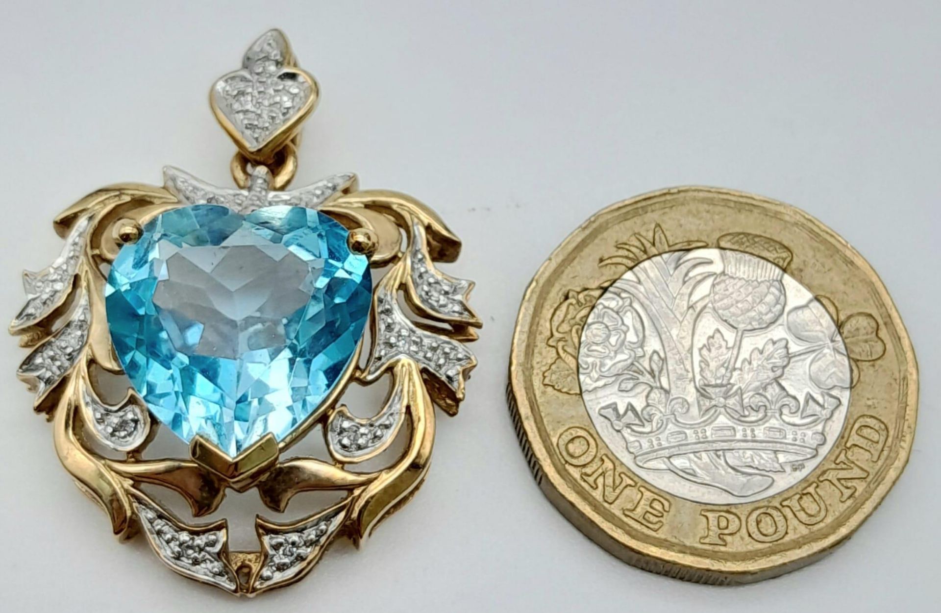 A Sumptuous Antique Style 9K Yellow Gold, Aquamarine and Diamond Pendant. Heart-shape cut aquamarine - Image 5 of 7