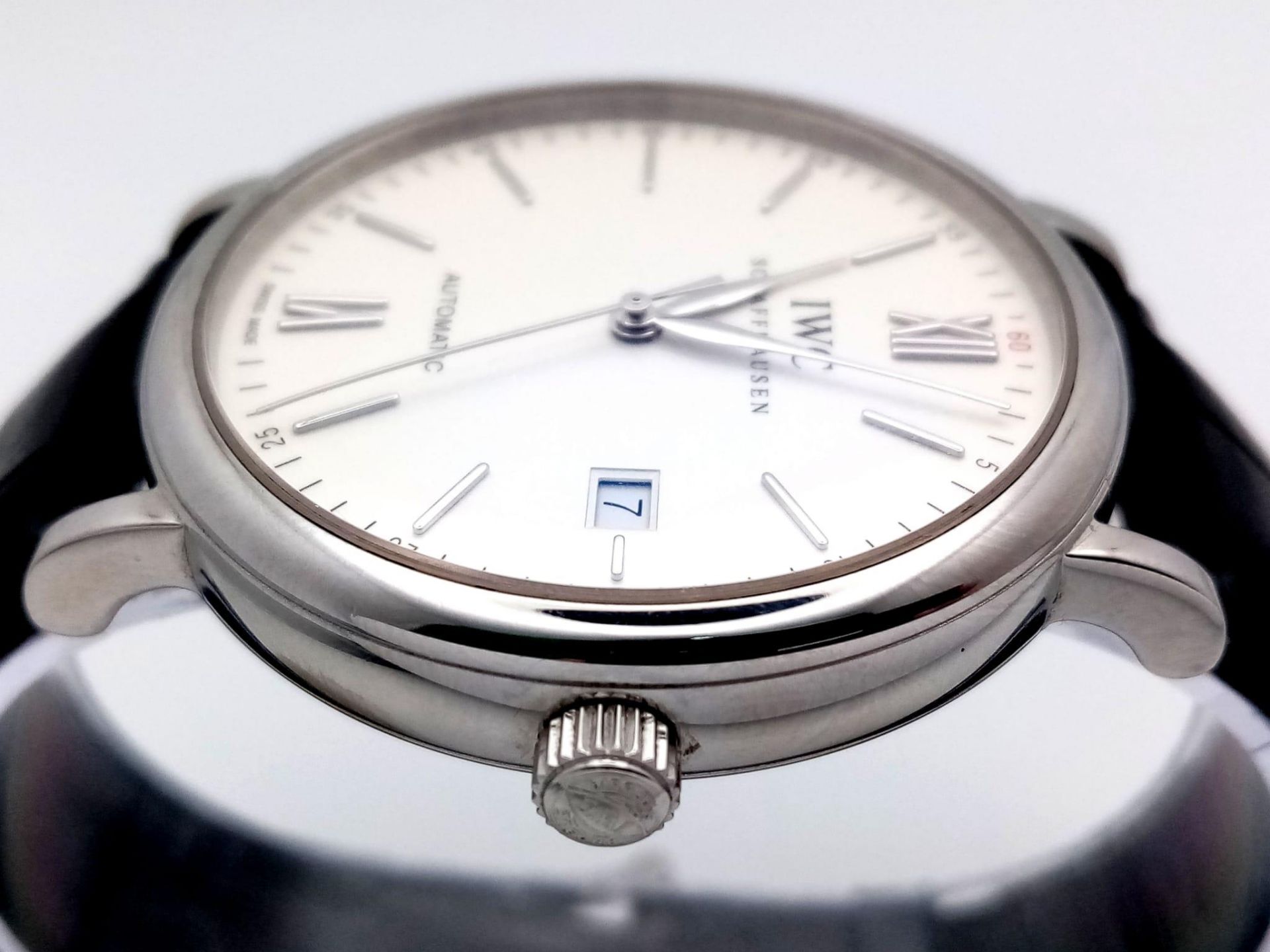 AN I.W.C. SCAFFHAUSEN AUTOMATIC GENTS WATCH IN STAINLESS STEEL WITH CREAM DIAL AND DATE BOX . 40mm - Image 4 of 7