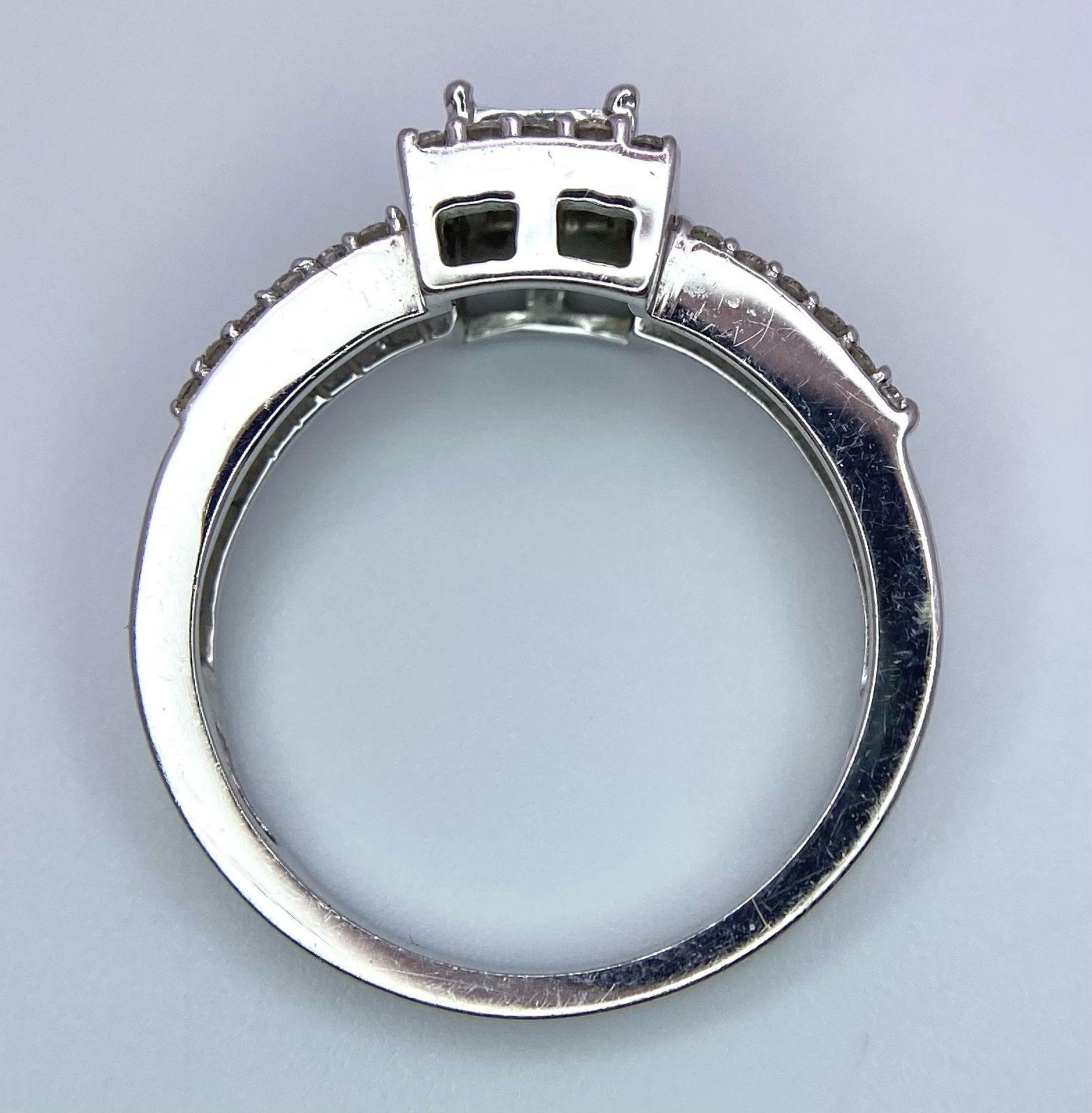 18K WHITE GOLD DIAMOND RING, 0.33CT. WEIGHT: 3.9G SIZE L SC 5028 - Image 3 of 4